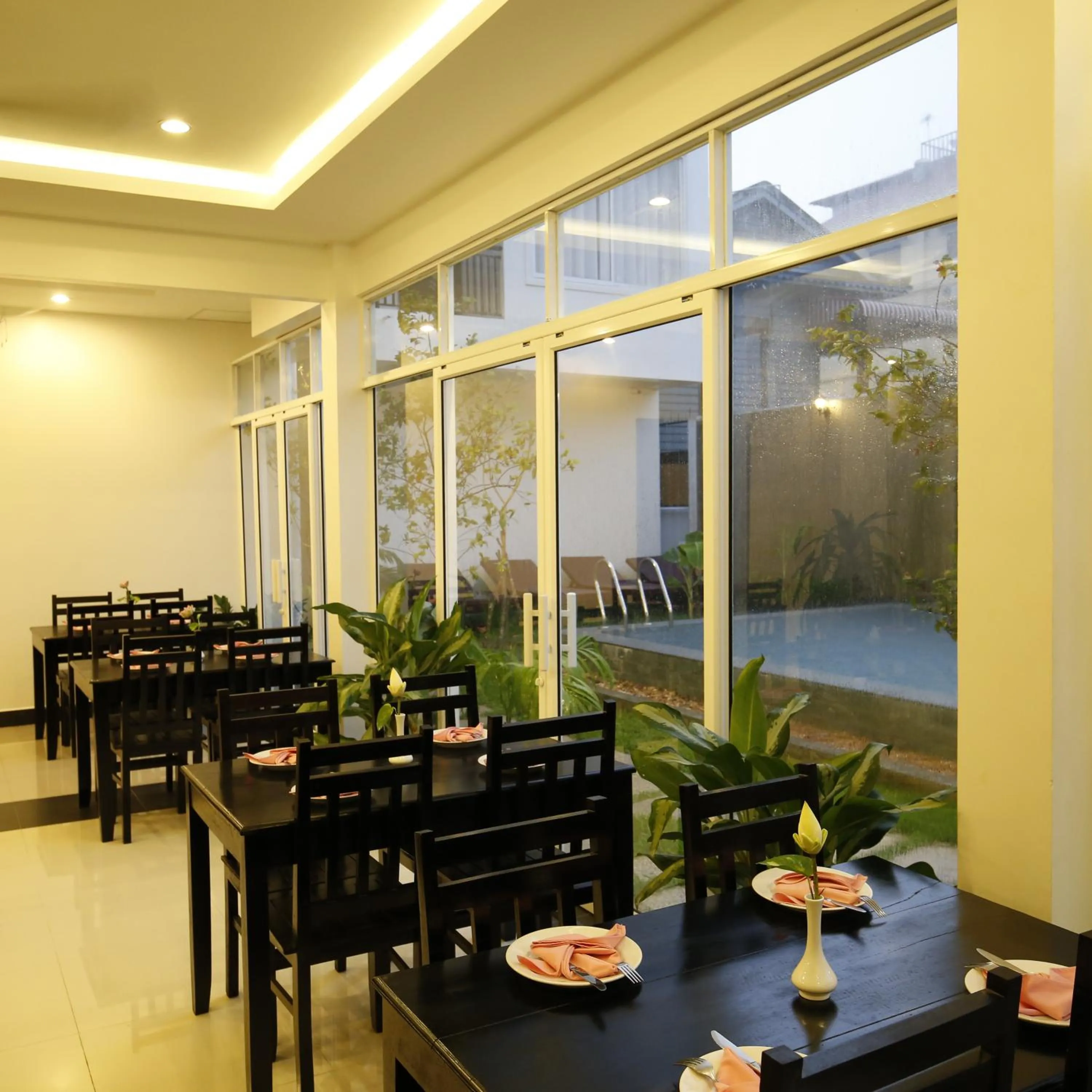 Restaurant/places to eat in Holy Angkor Hotel