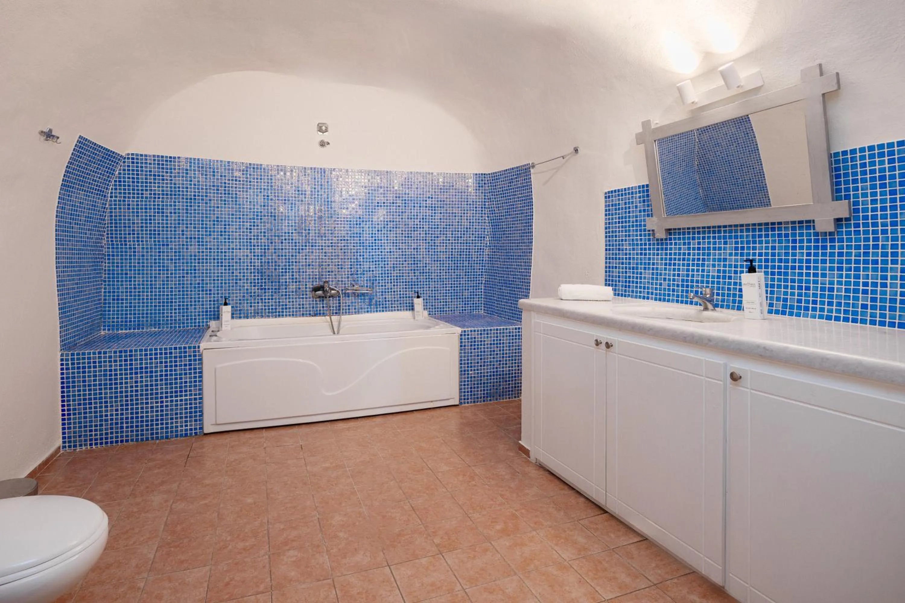 Bathroom in Kastro Suites