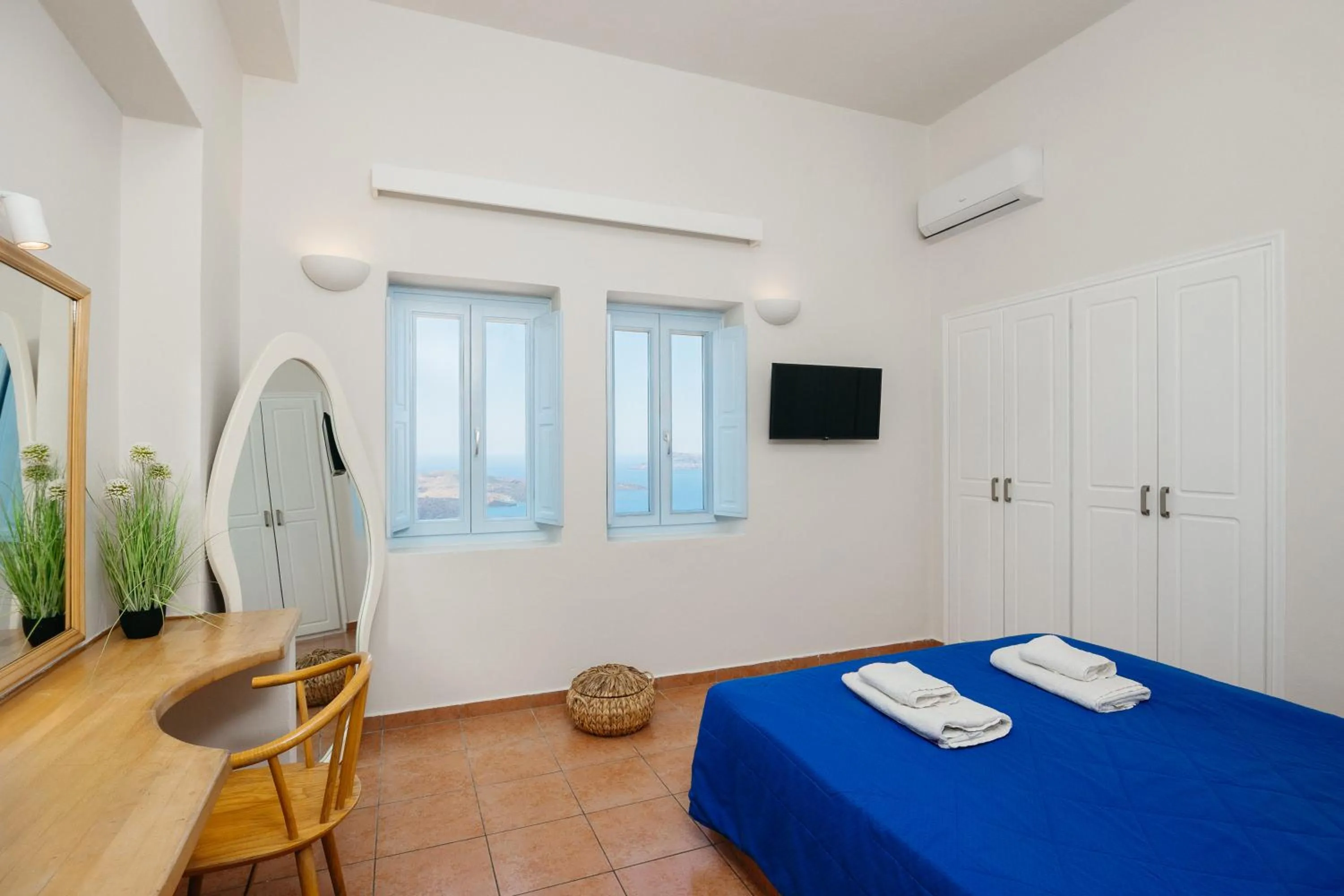 Bedroom, Bed in Kastro Suites