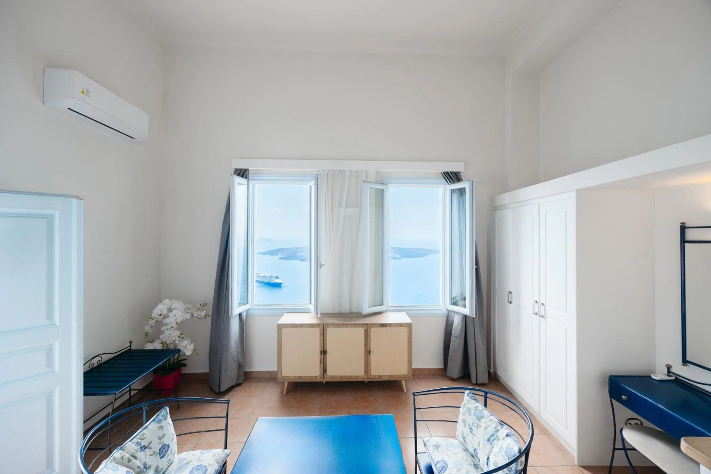 Kastro Suites