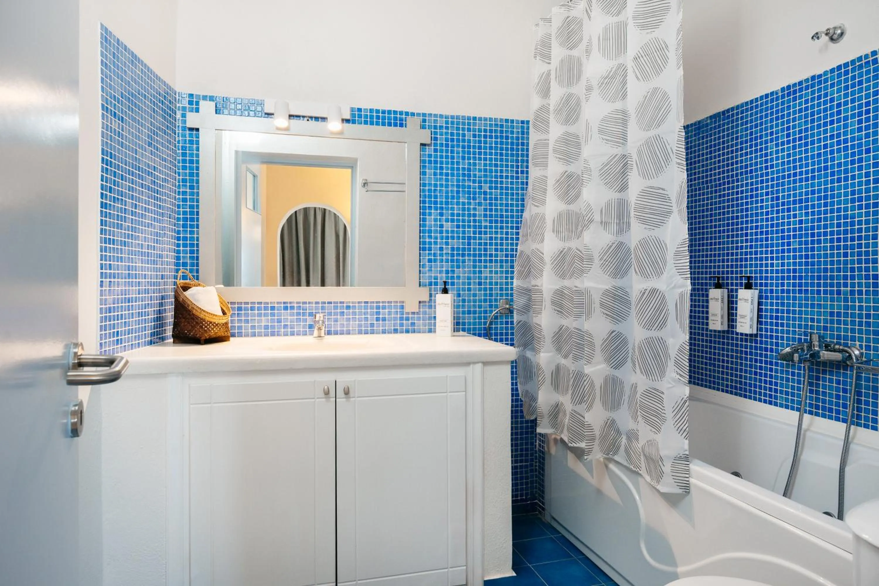 Bathroom in Kastro Suites