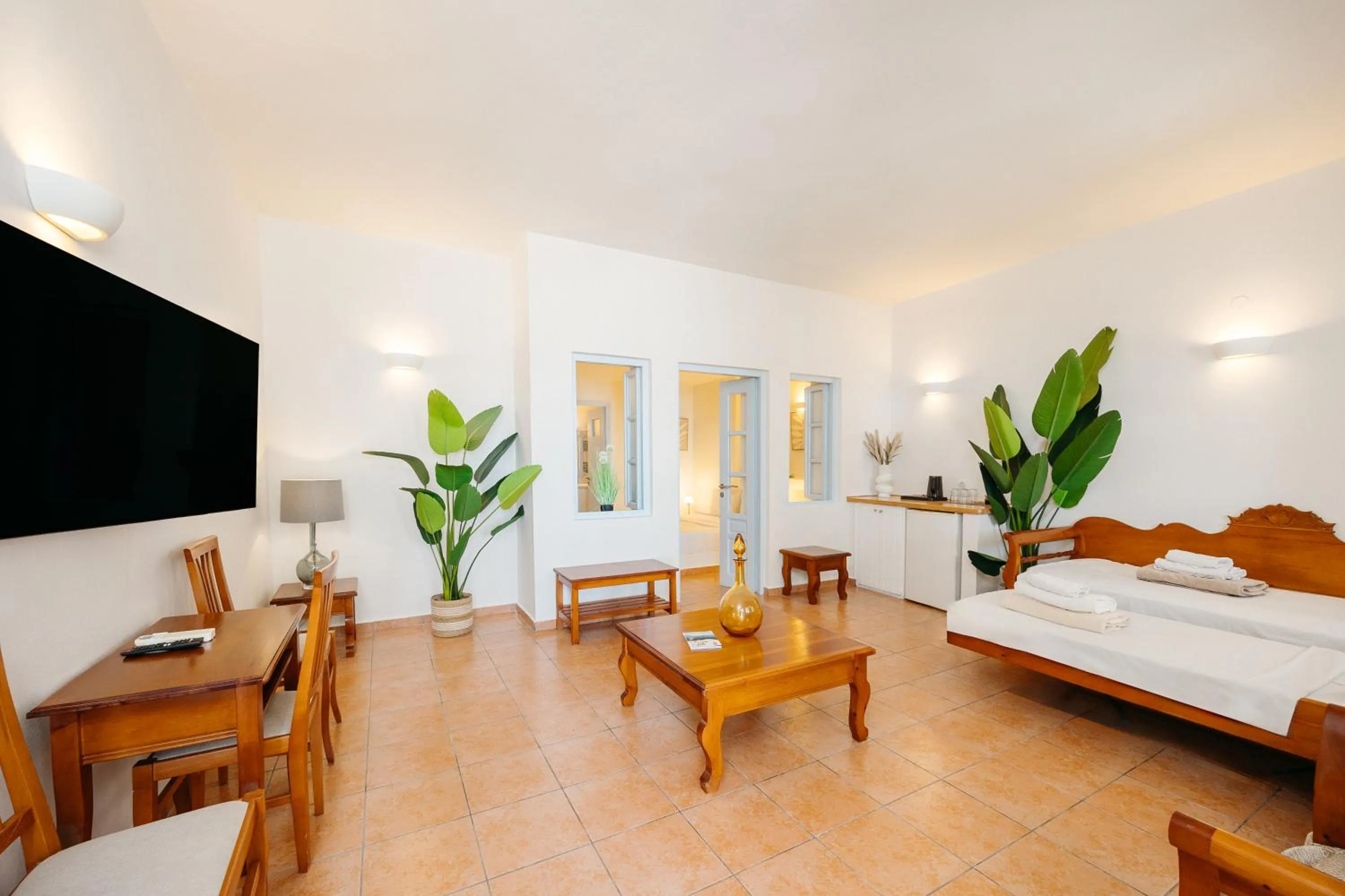 Text overlay, Bed in Kastro Suites