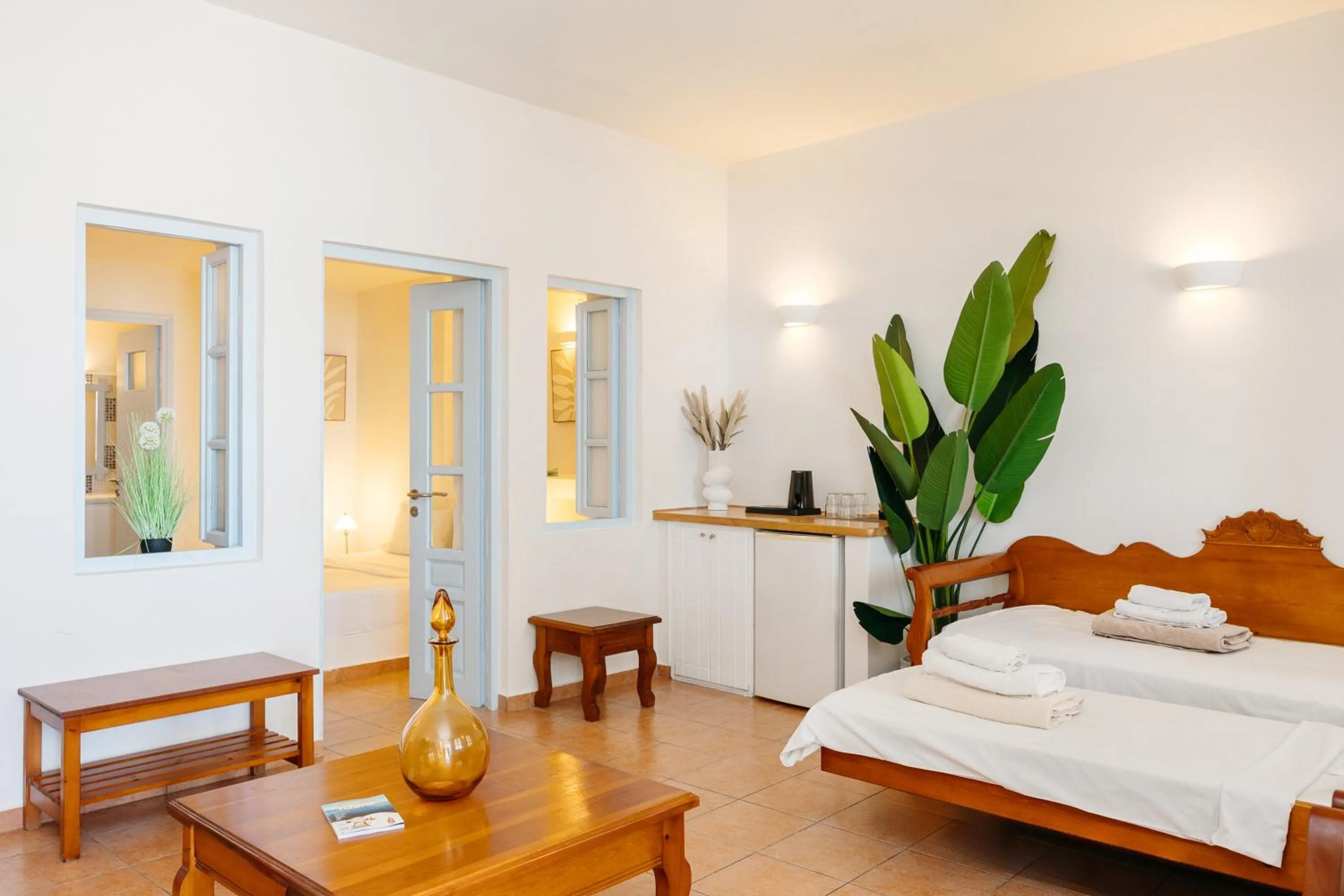 Living room, Bed in Kastro Suites