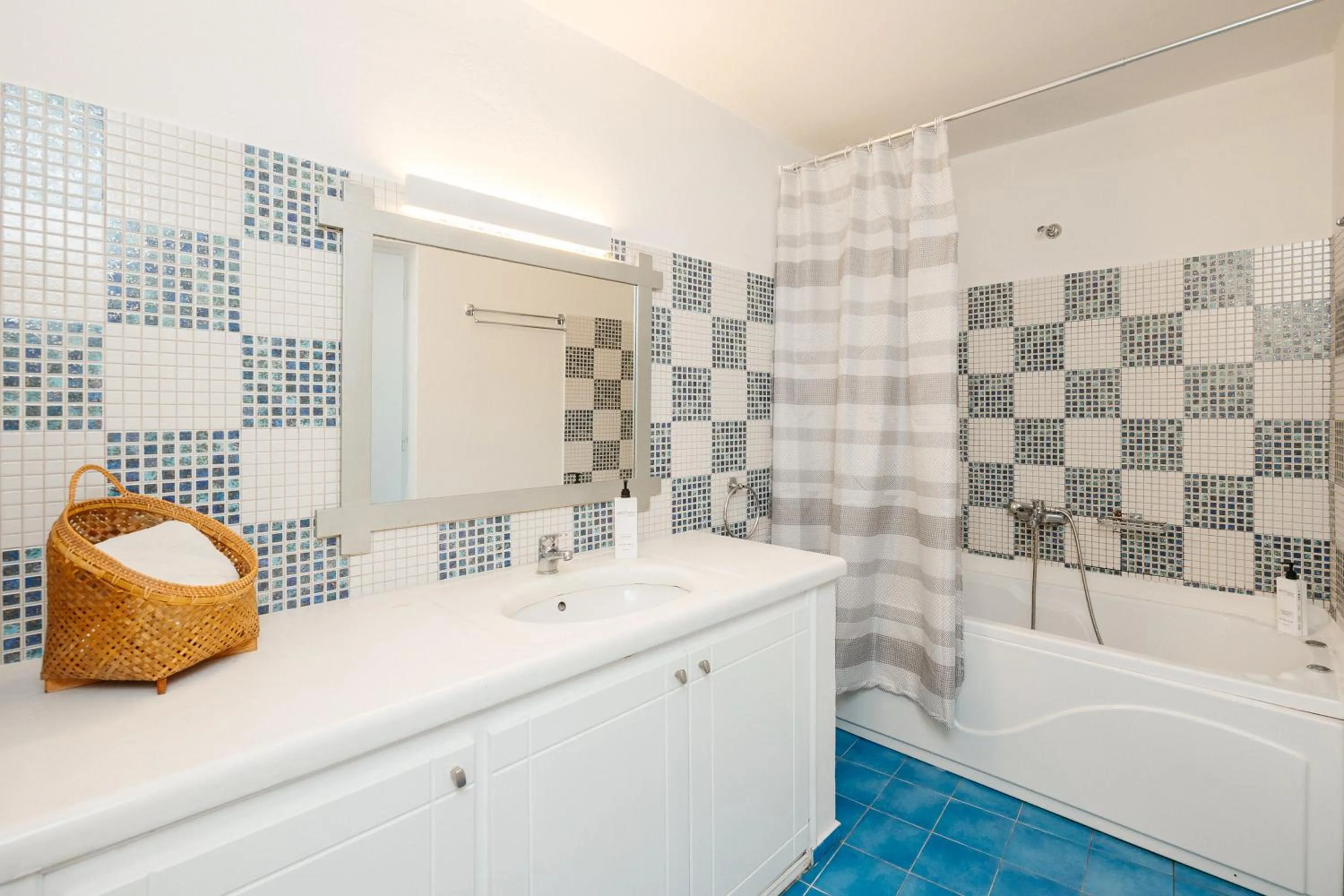 Bathroom in Kastro Suites