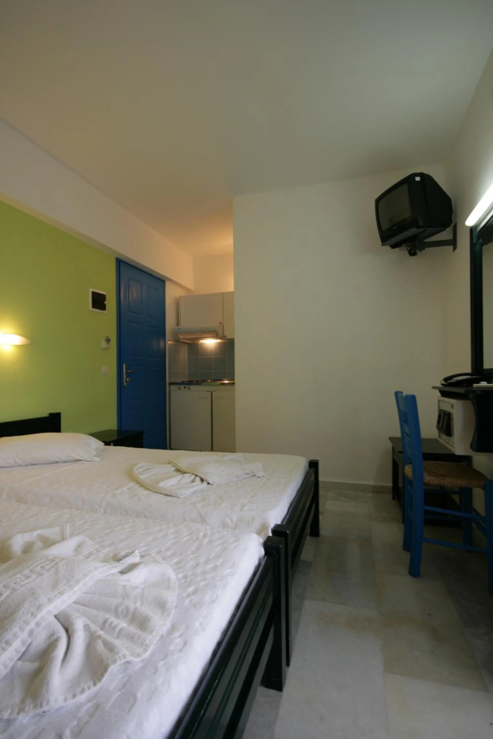 Bedroom, Bed in Sunny Beach Studios