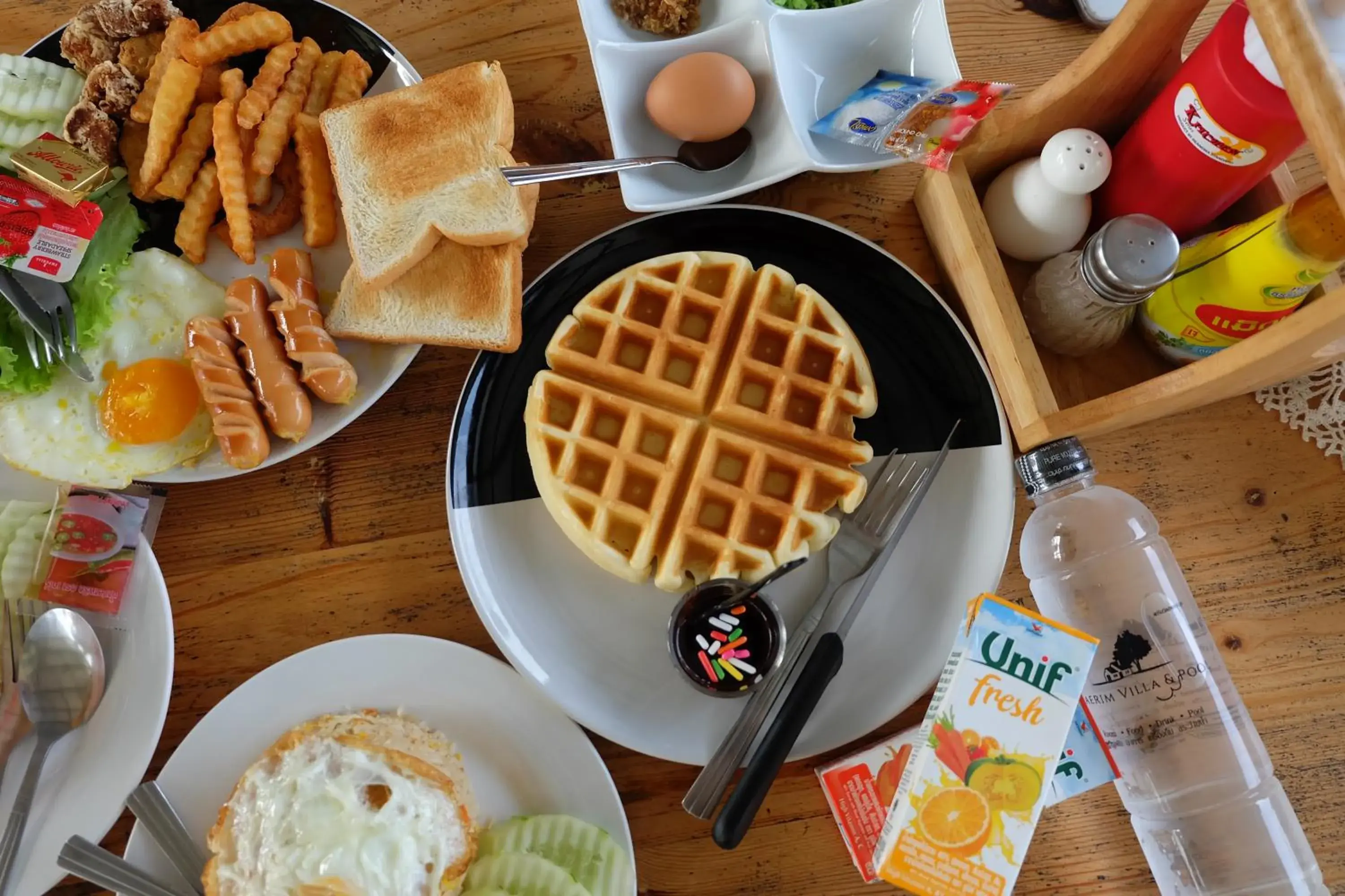 Restaurant/places to eat in Maerim Villa&Pool Restaurant/places to eat in Maerim Villa&Pool