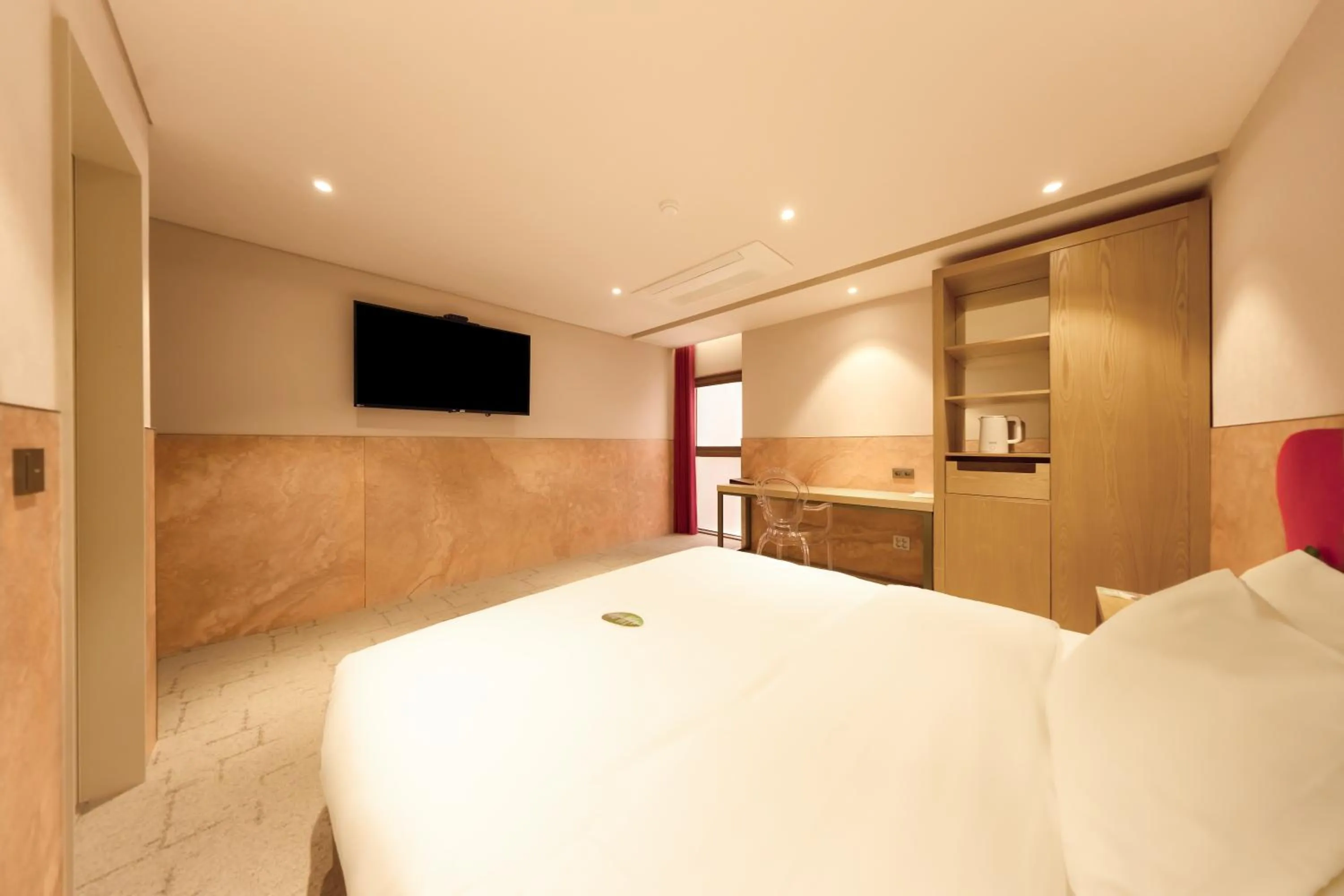 Photo of the whole room, Bed in Capace Hotel Gangnam