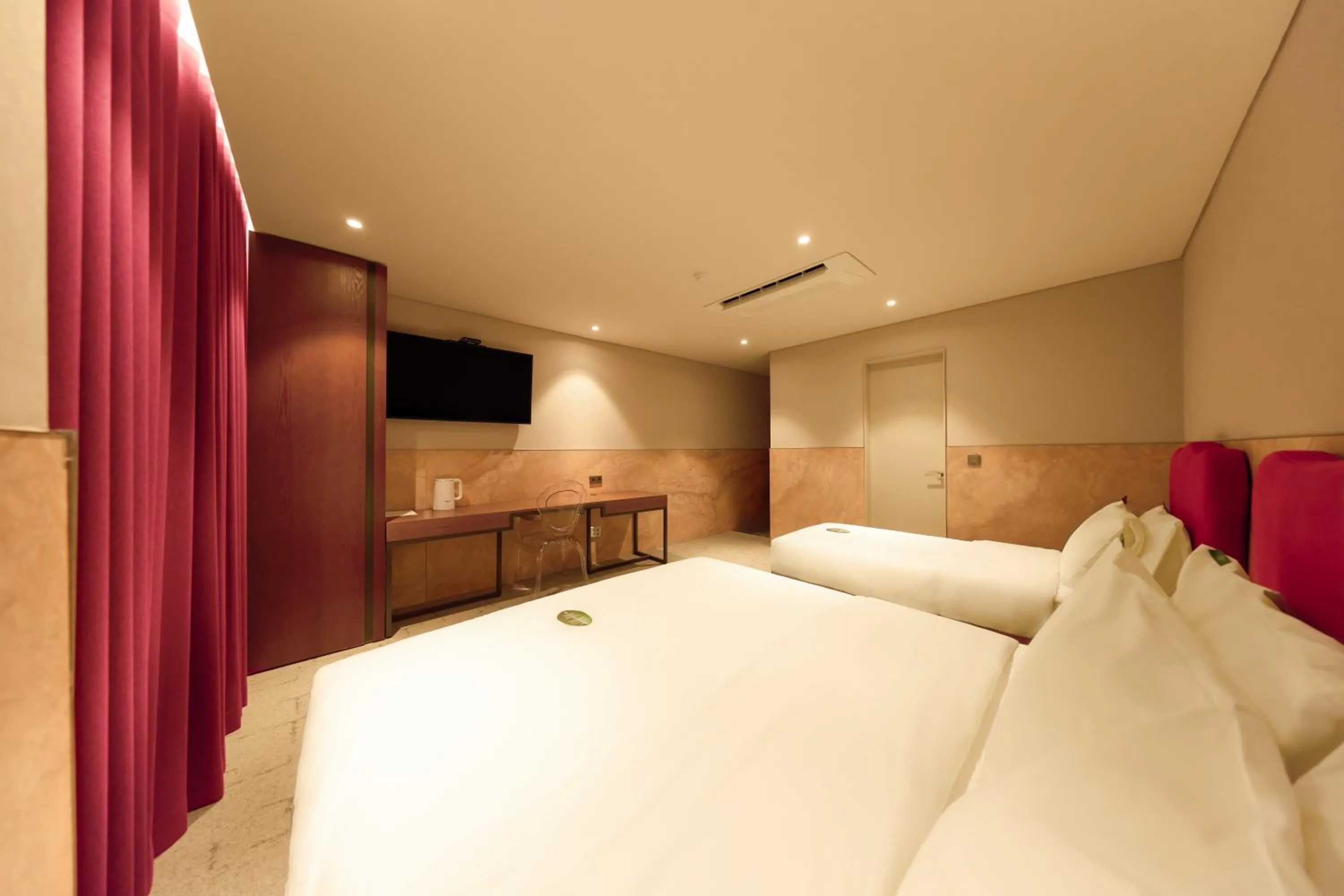 Photo of the whole room, Bed in Capace Hotel Gangnam