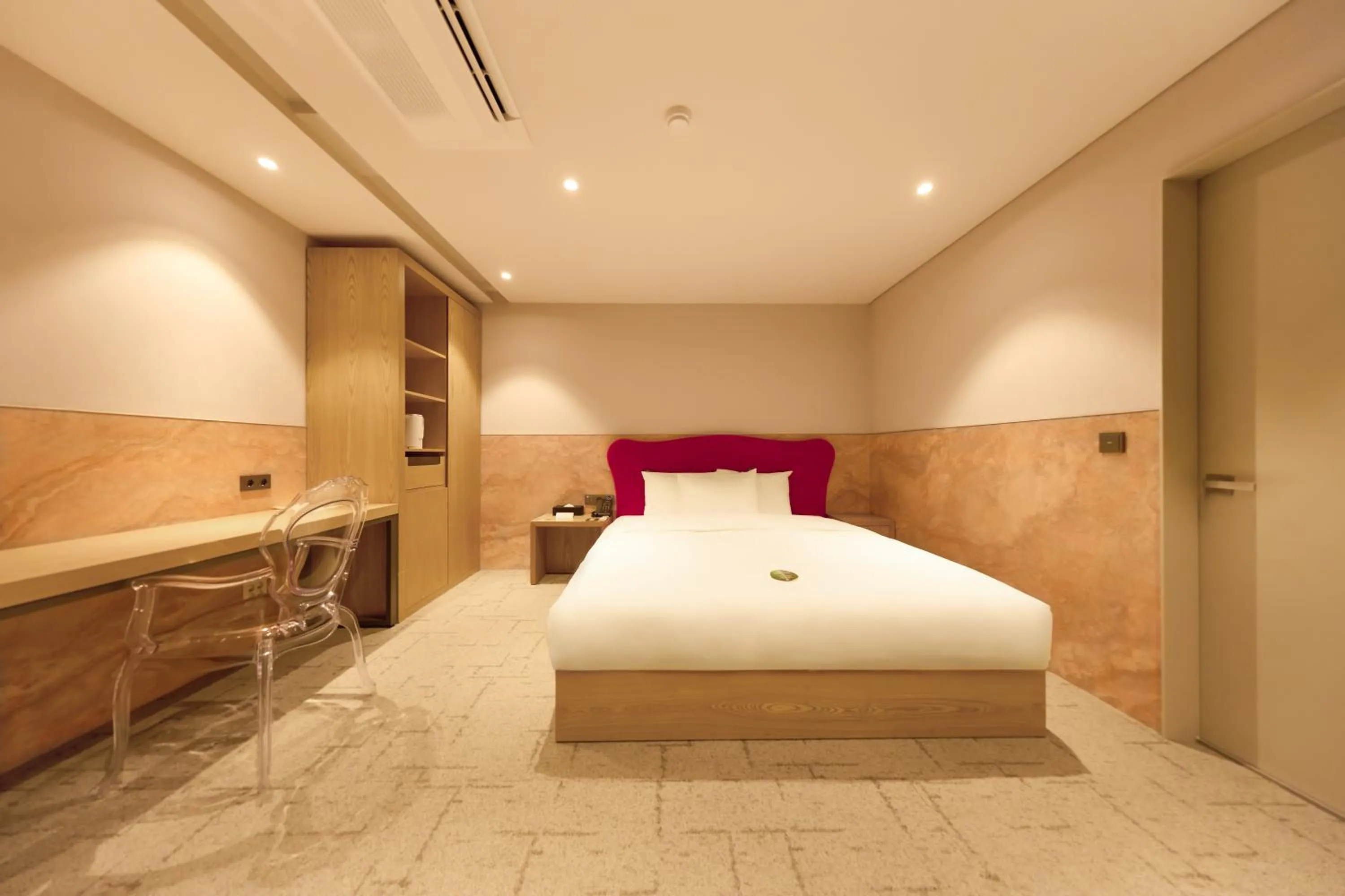 Photo of the whole room, Bed in Capace Hotel Gangnam