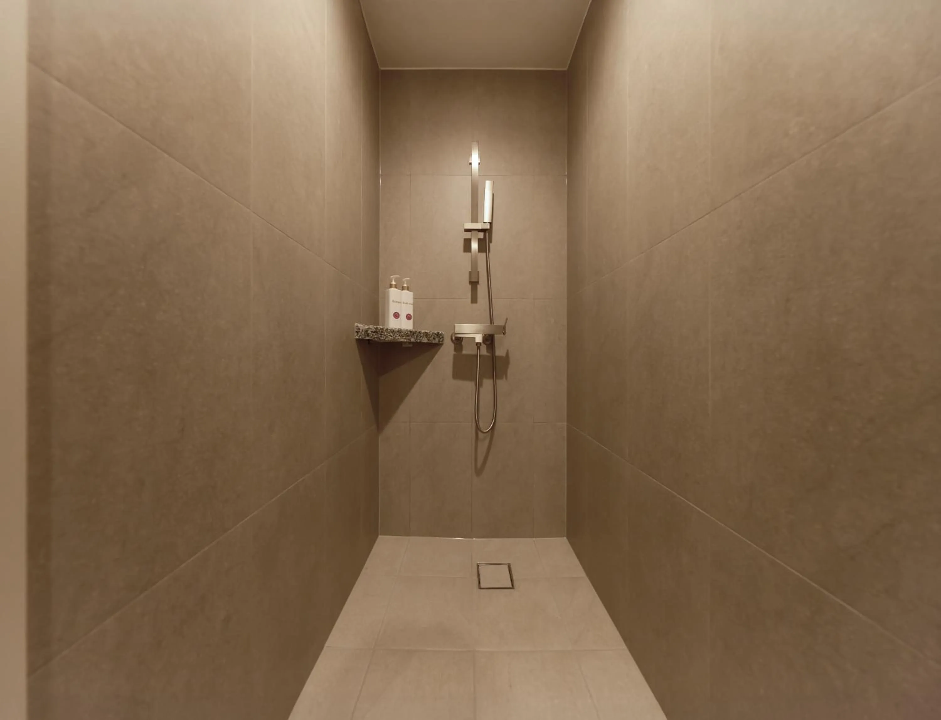 Shower in Capace Hotel Gangnam