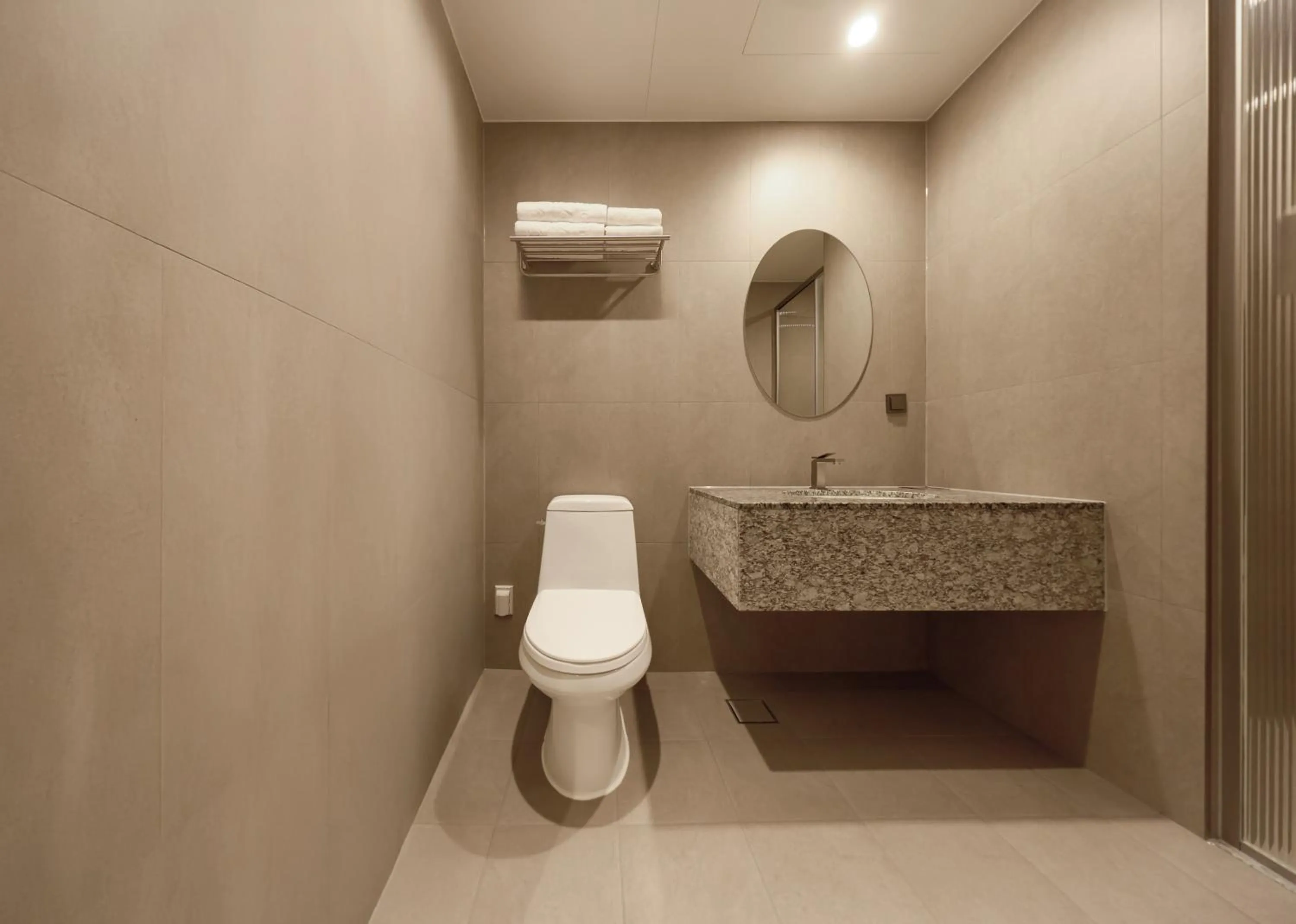 Toilet in Capace Hotel Gangnam