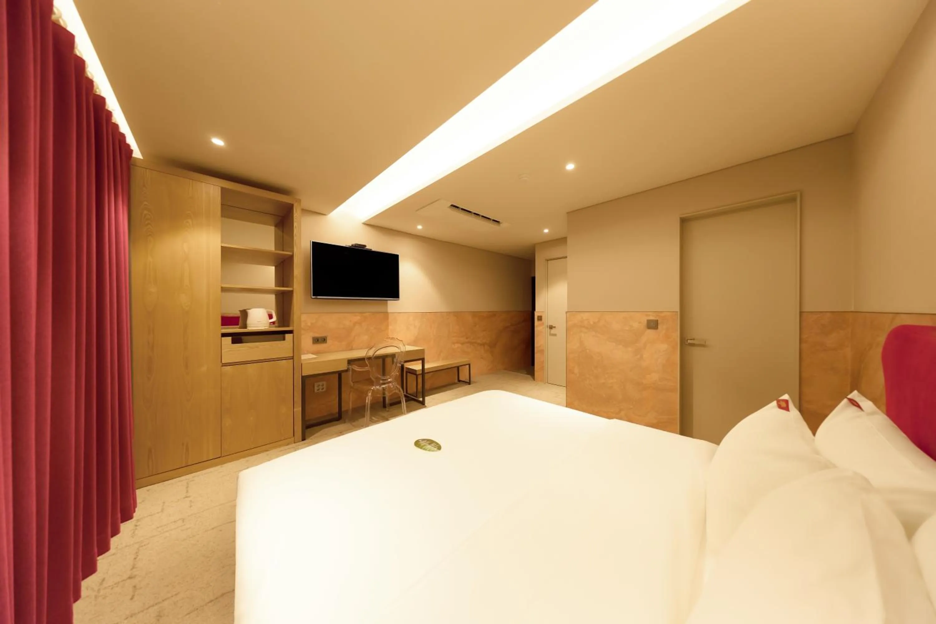 Photo of the whole room in Capace Hotel Gangnam