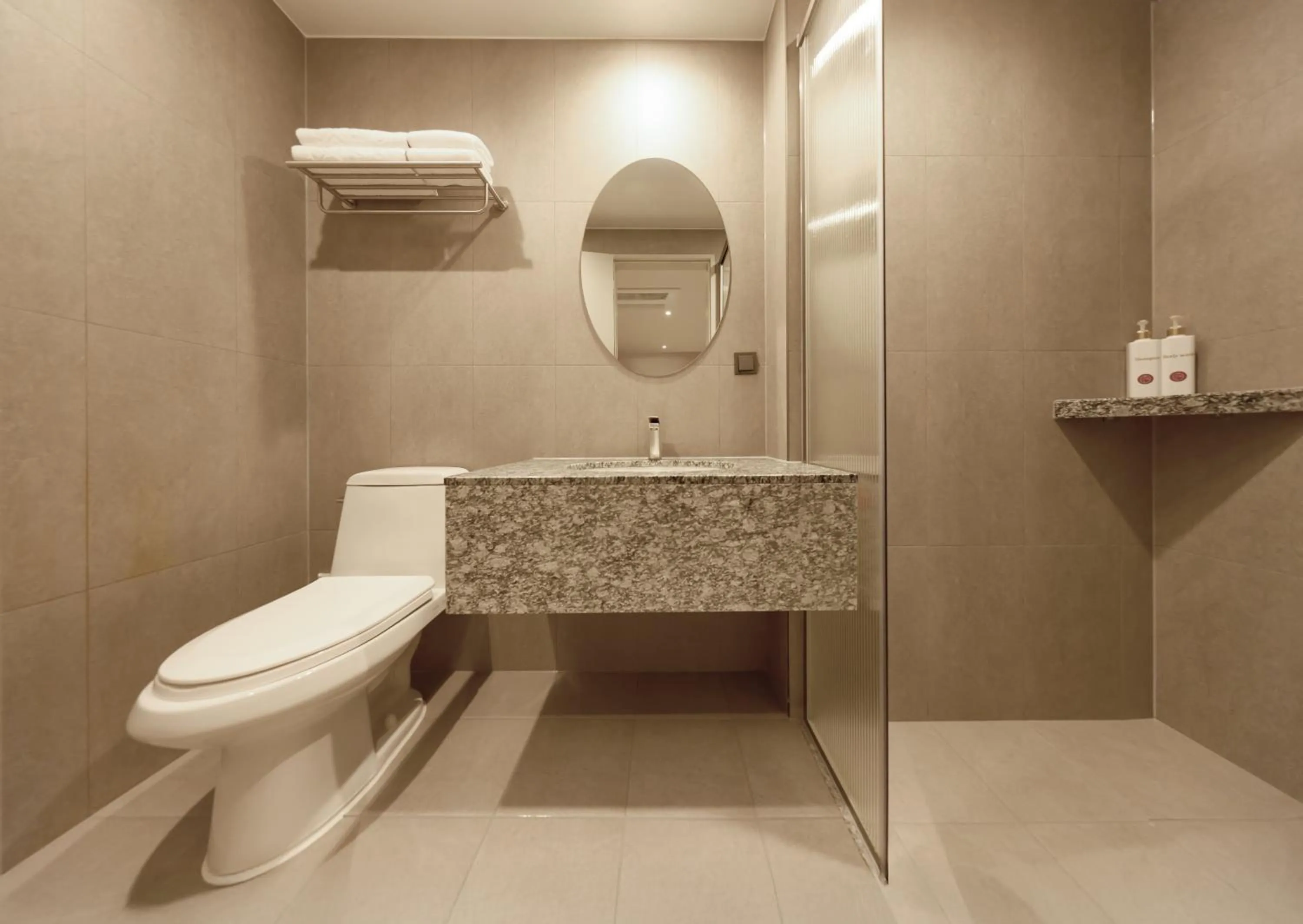 Toilet in Capace Hotel Gangnam