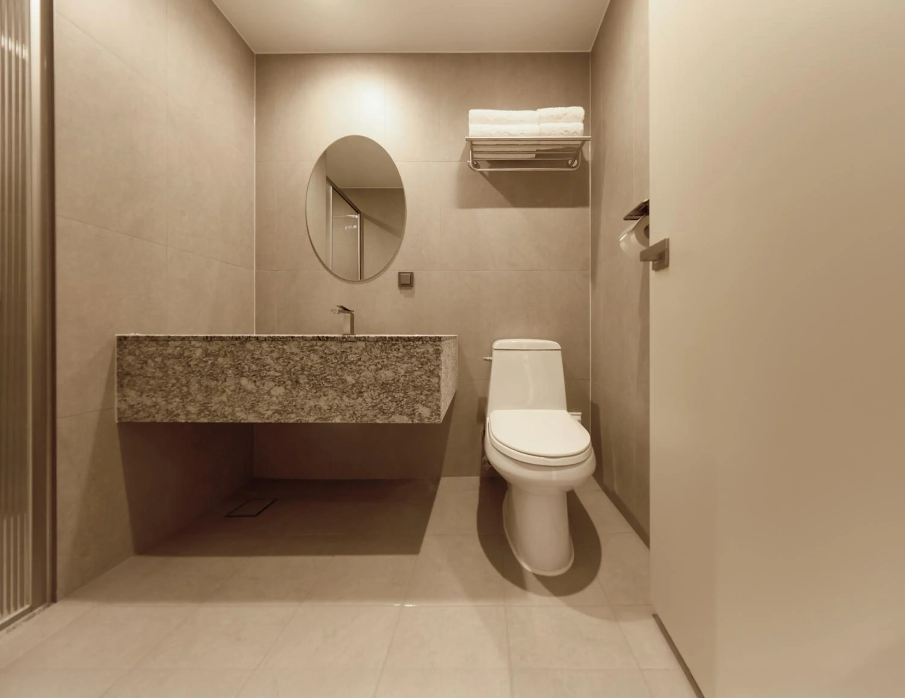 Toilet in Capace Hotel Gangnam