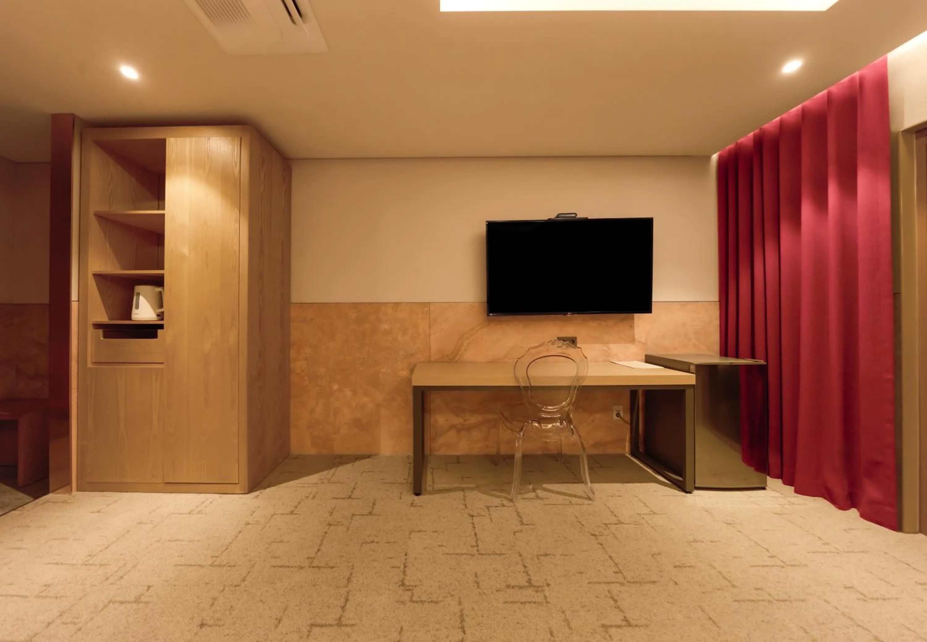 TV and multimedia in Capace Hotel Gangnam