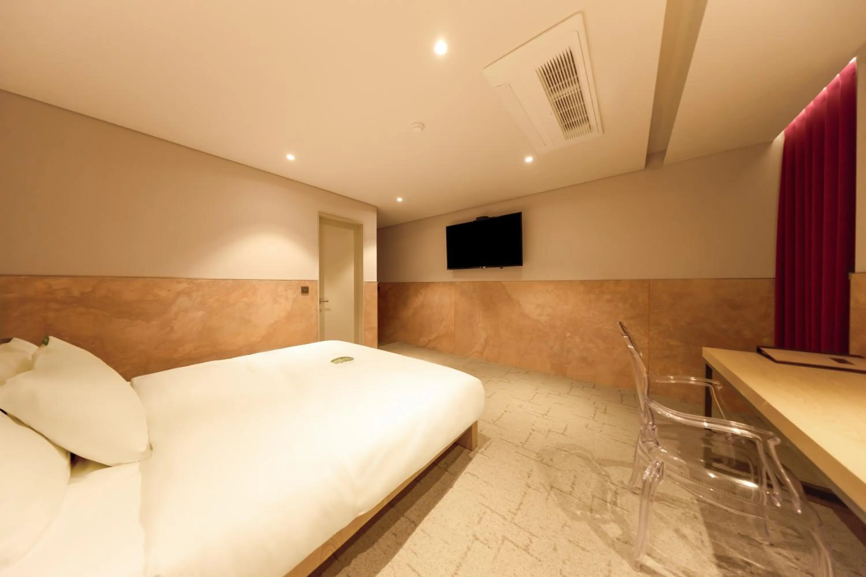 Photo of the whole room, Bed in Capace Hotel Gangnam