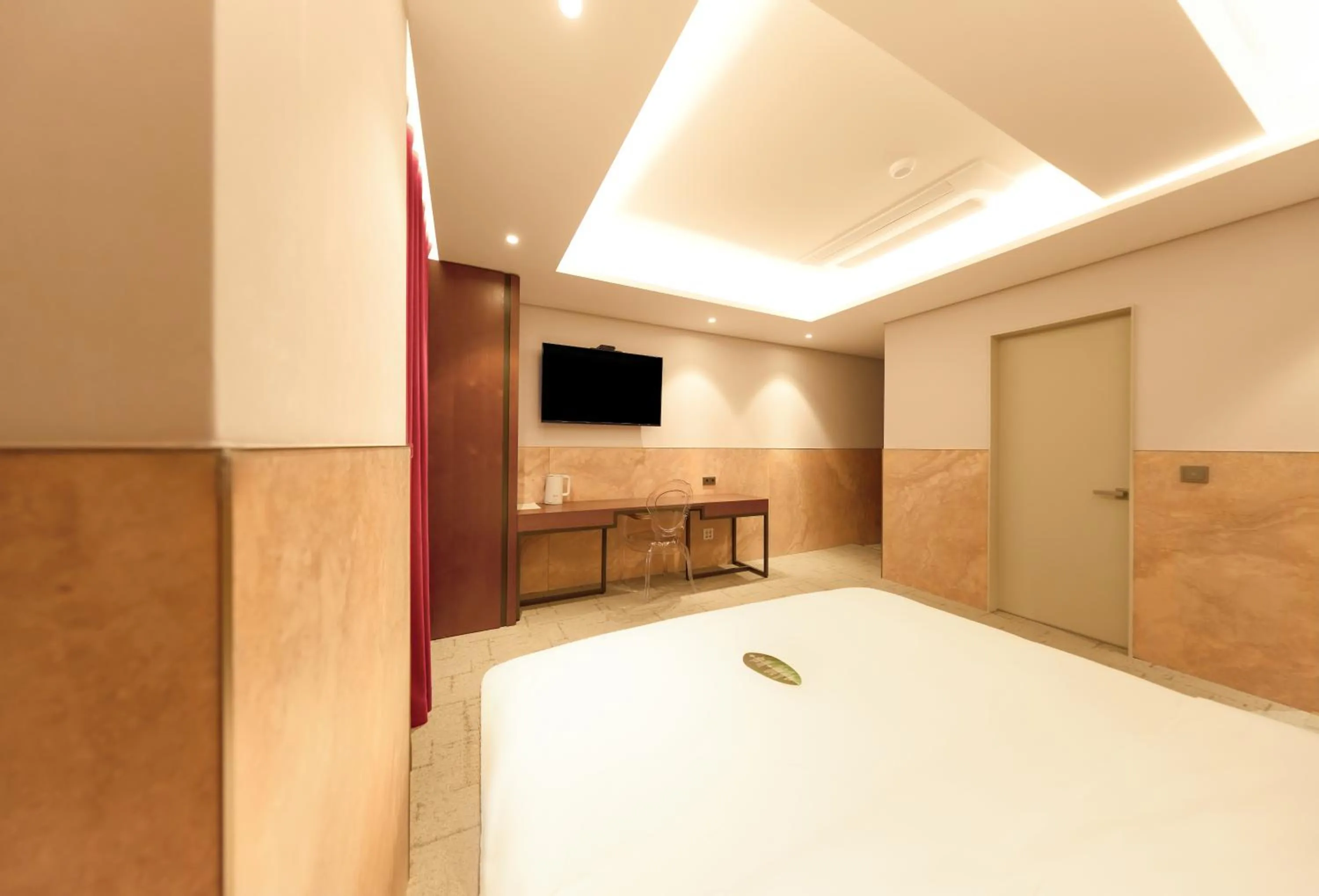 Photo of the whole room, Bed in Capace Hotel Gangnam