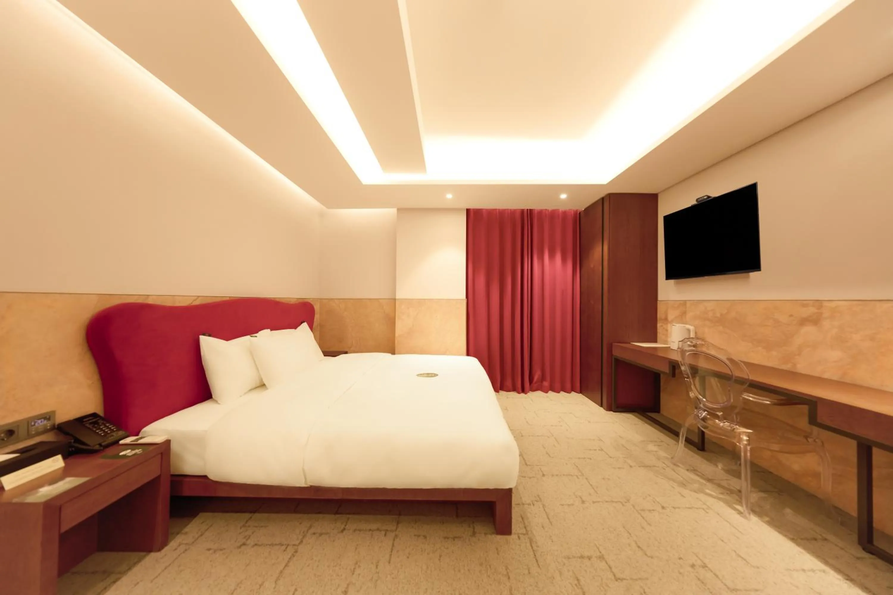 Photo of the whole room, Bed in Capace Hotel Gangnam