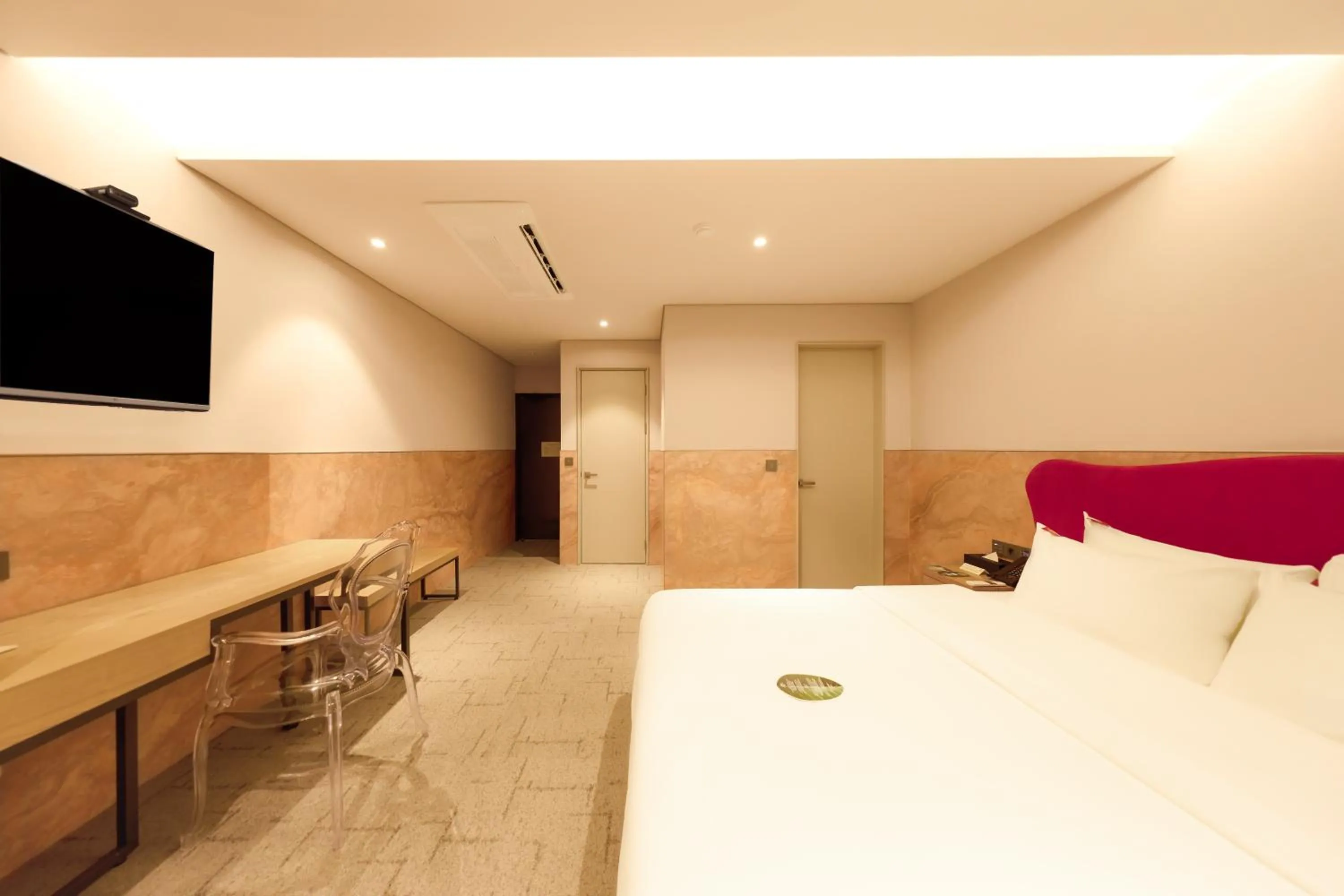 Photo of the whole room, Bed in Capace Hotel Gangnam