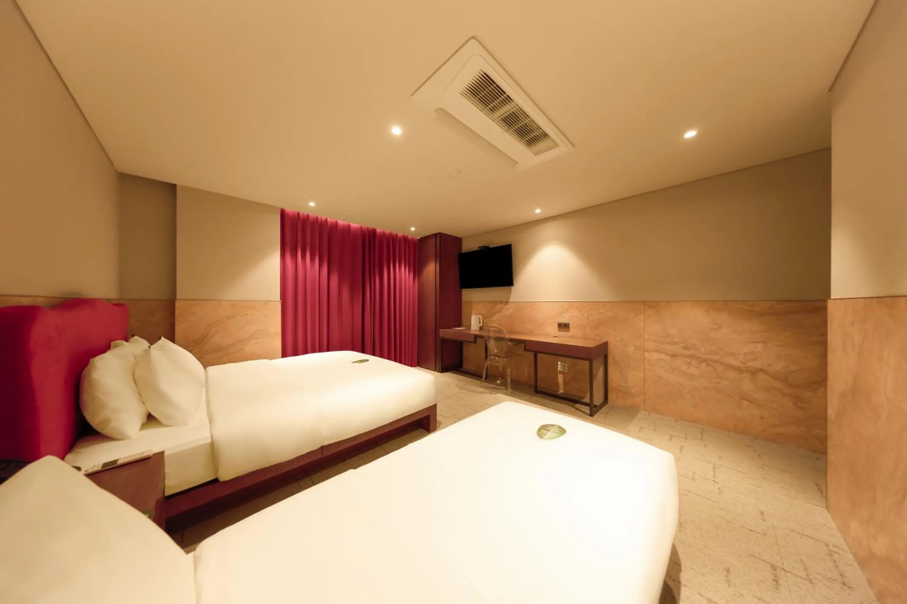 Photo of the whole room, Bed in Capace Hotel Gangnam