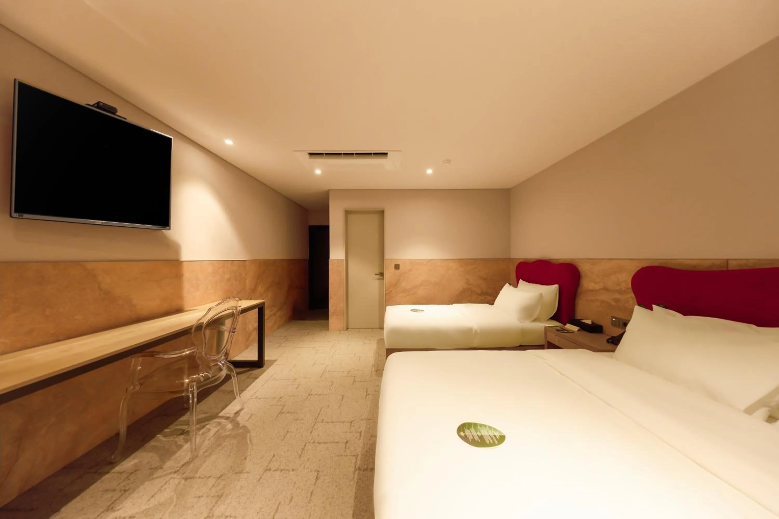 Photo of the whole room, Bed in Capace Hotel Gangnam