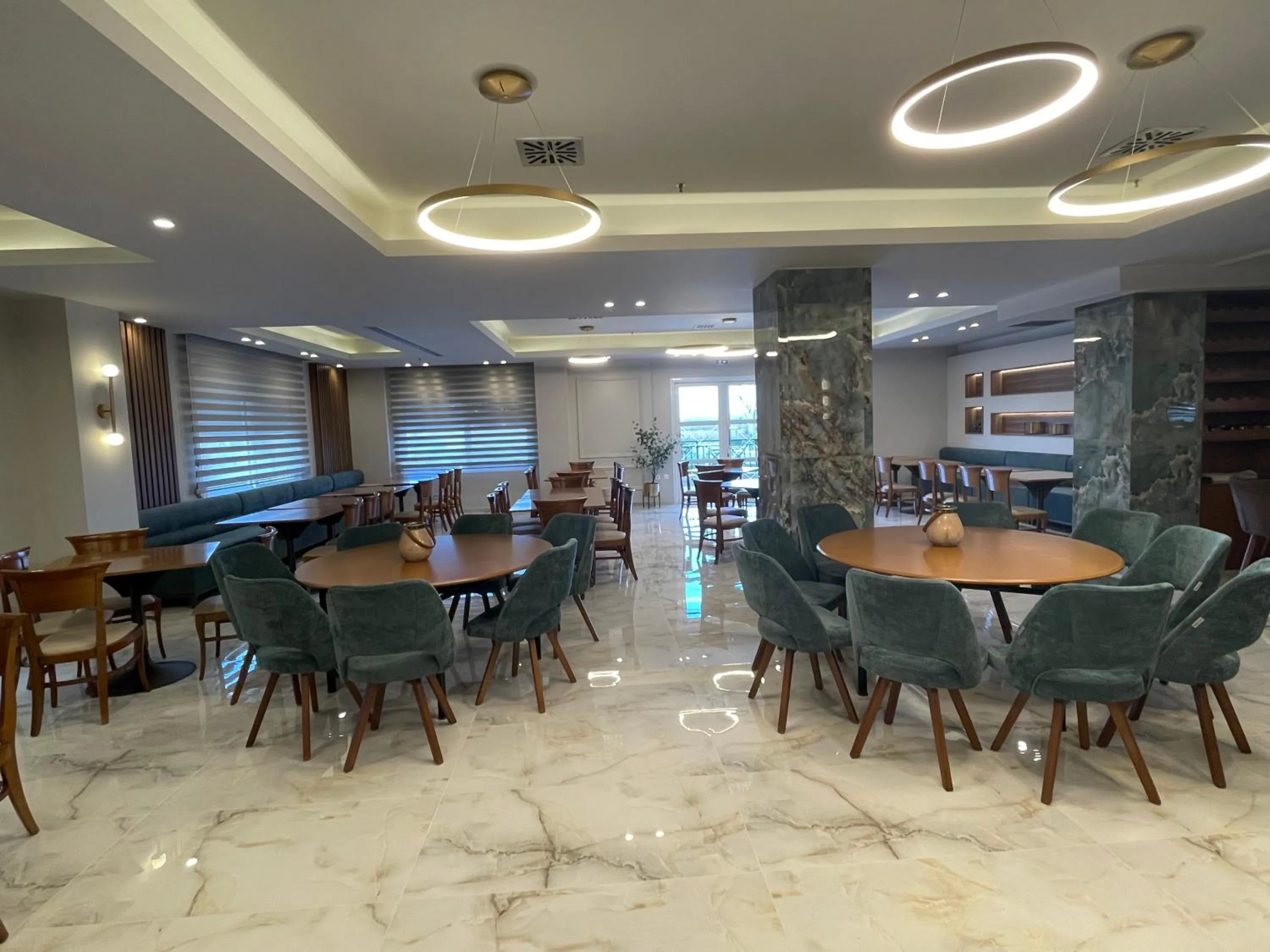 Restaurant/places to eat in Filippos Hotel