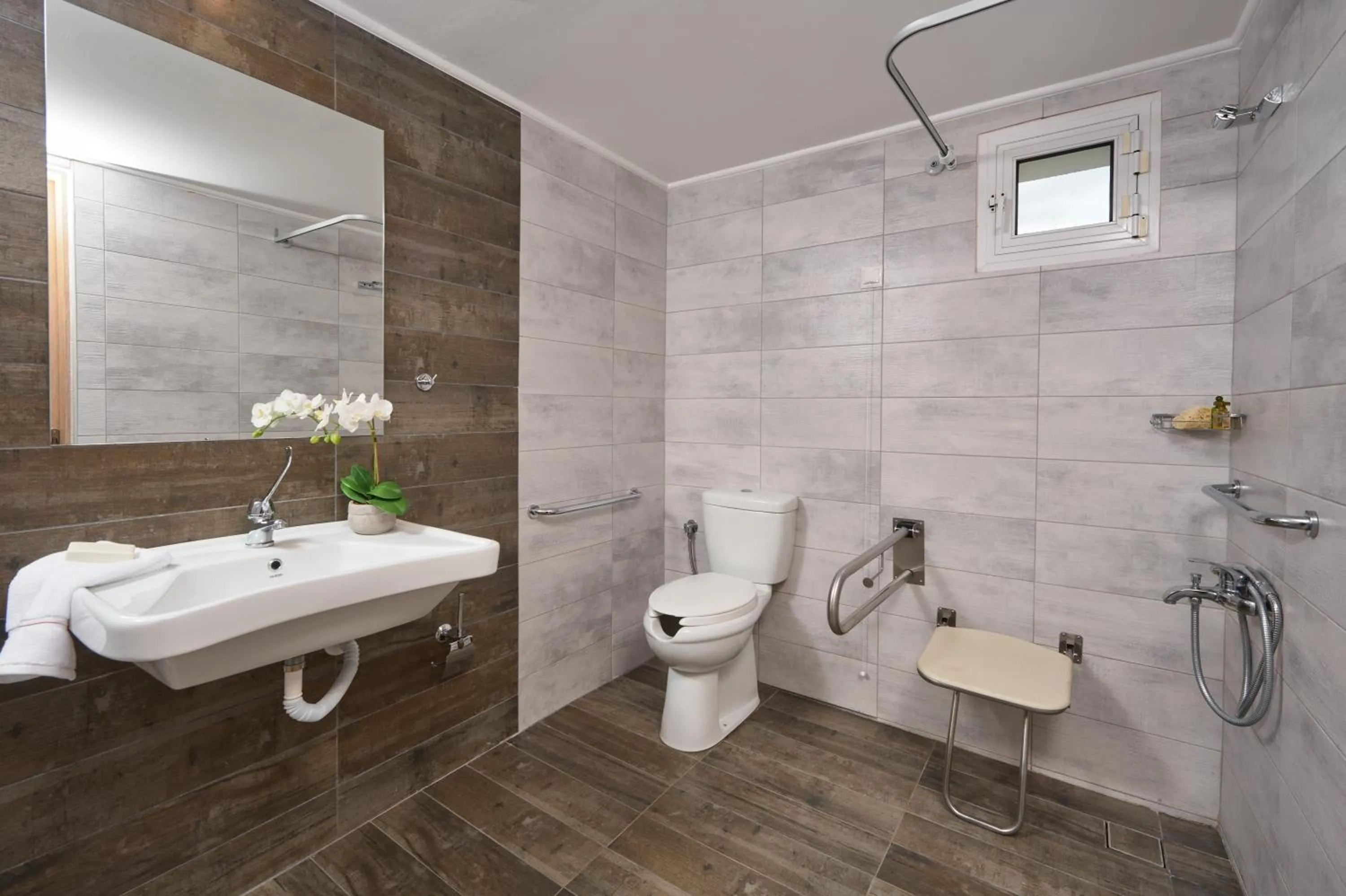 Facility for disabled guests in Filippos Hotel