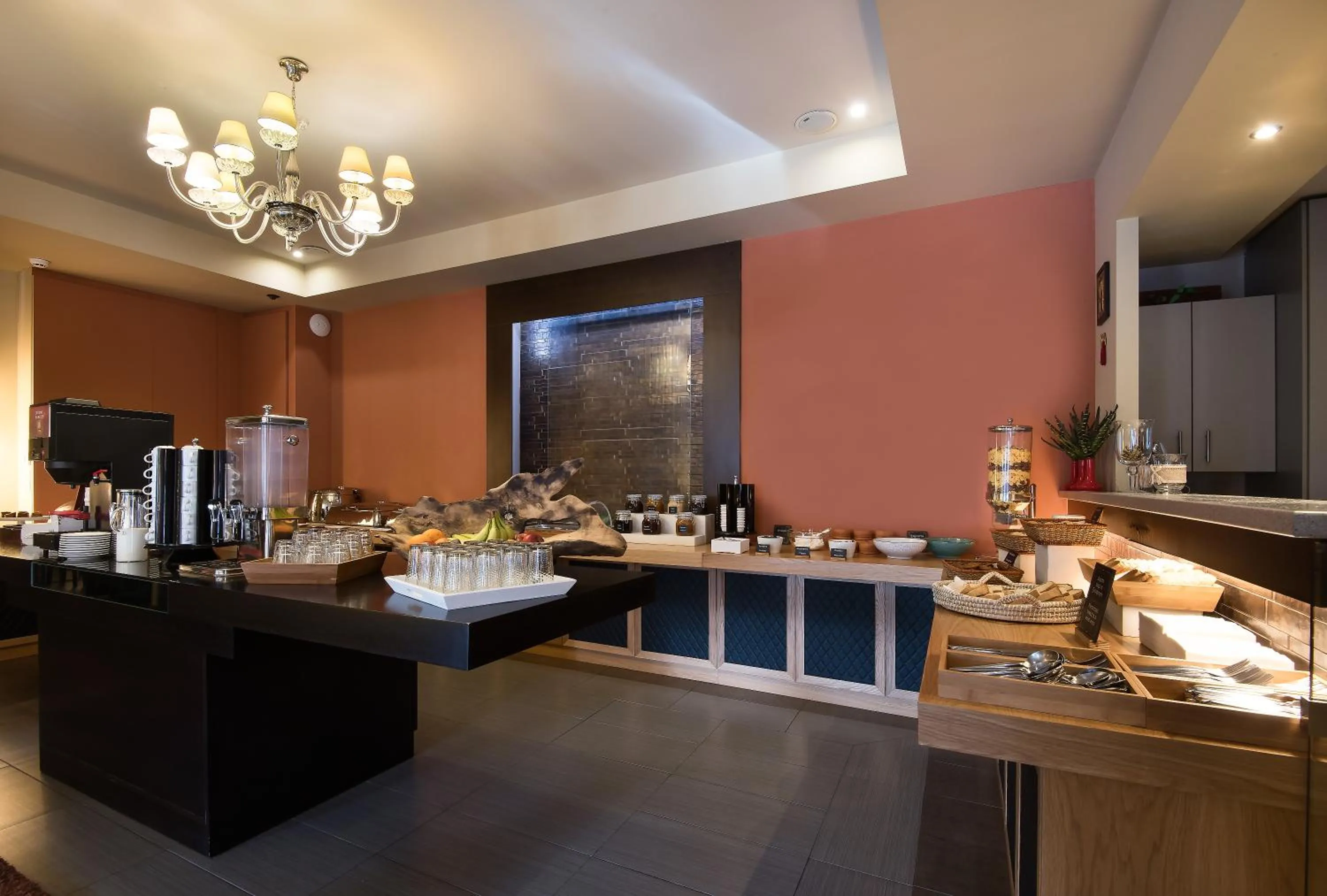 Restaurant/places to eat in Kentrikon Hotel