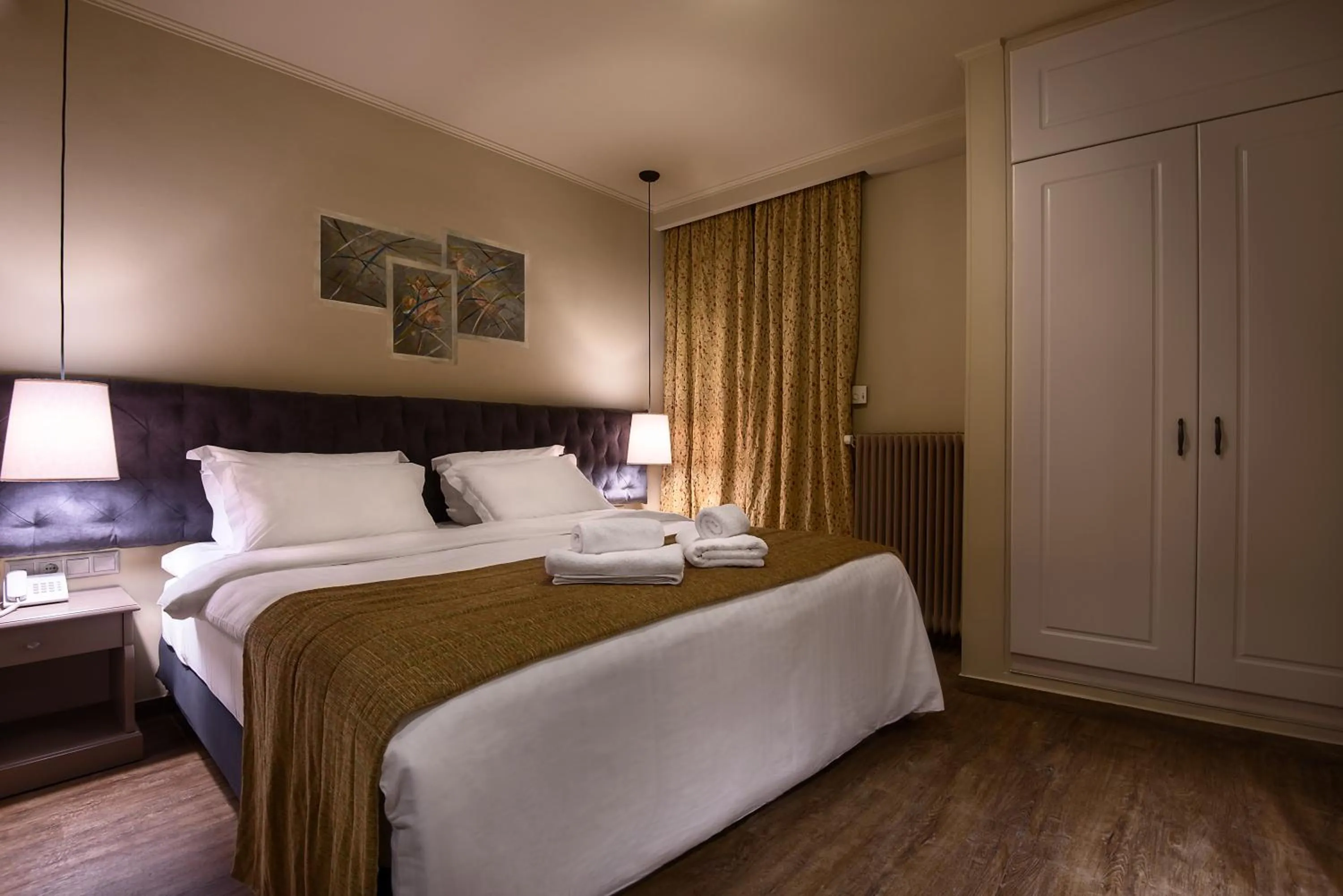 Bedroom, Bed in Kentrikon Hotel