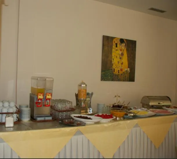 Restaurant/places to eat in Galini Hotel