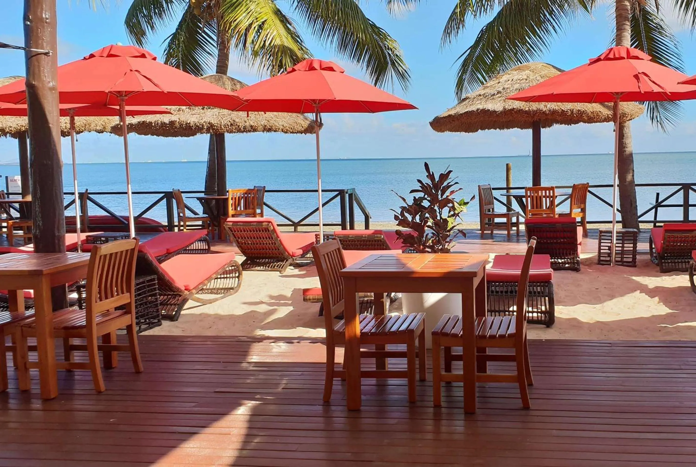 Lounge or bar in Ramada Suites by Wyndham Wailoaloa Beach Fiji