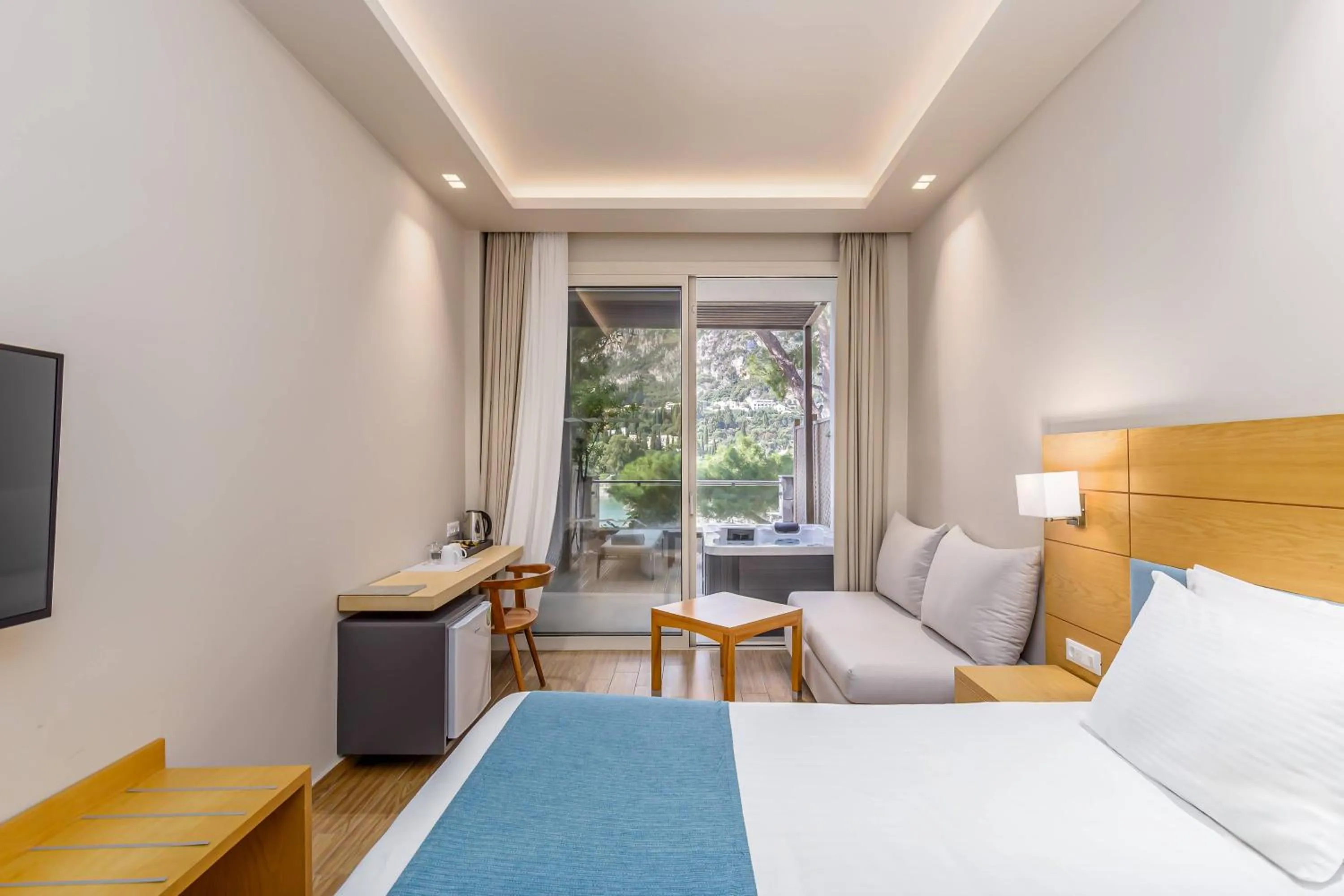 TV and multimedia, Bed in Akrotiri Beach Resort Hotel - Adult Friendly