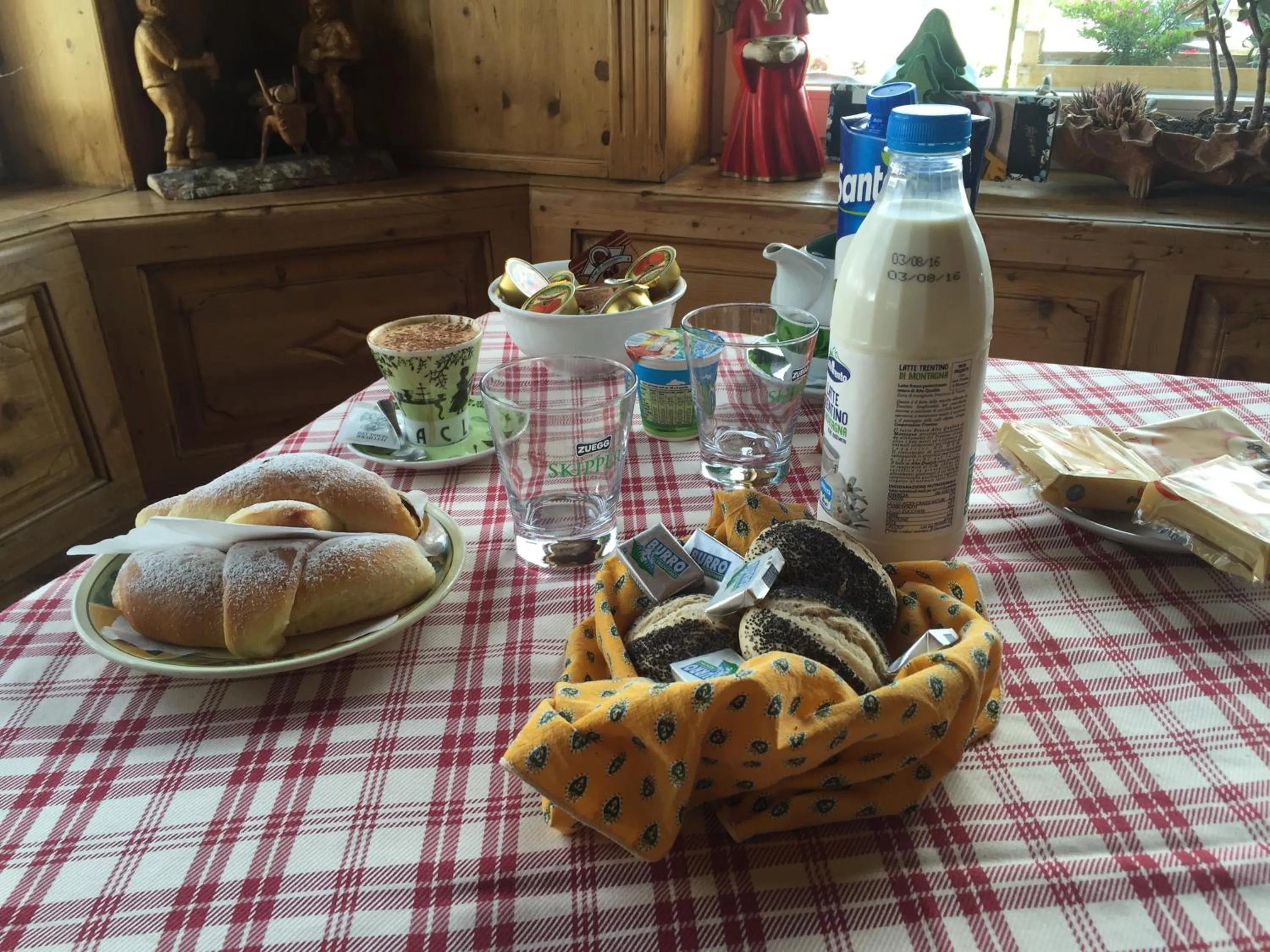 Italian breakfast in Garni Il Muretto