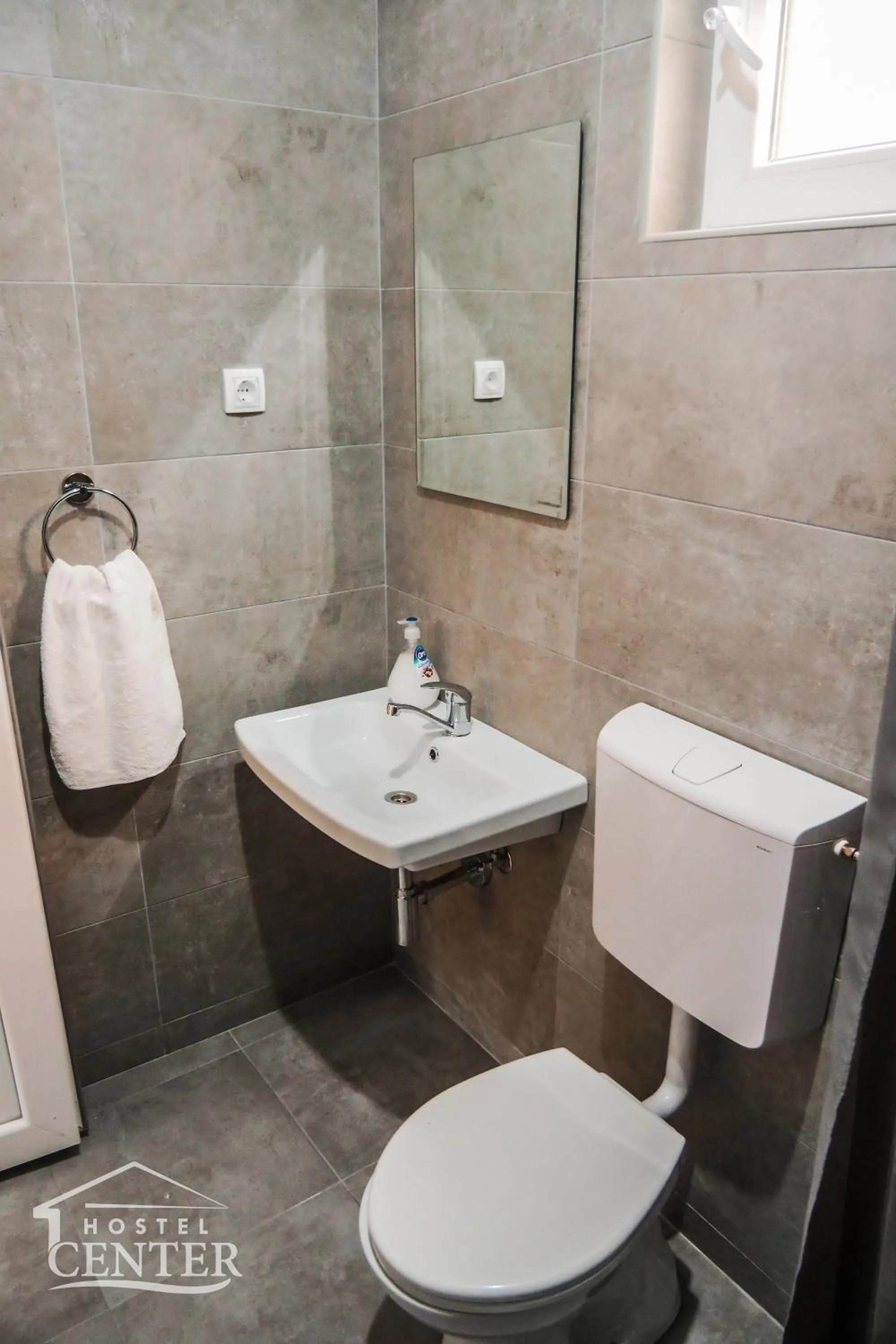Double Room with Private Bathroom in Hostel Center