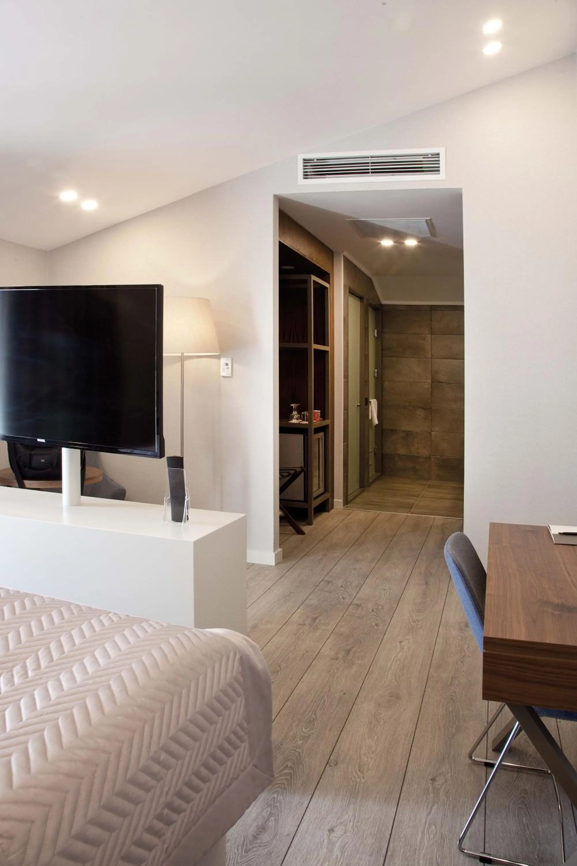 Bed in Casa Bianca Hotel