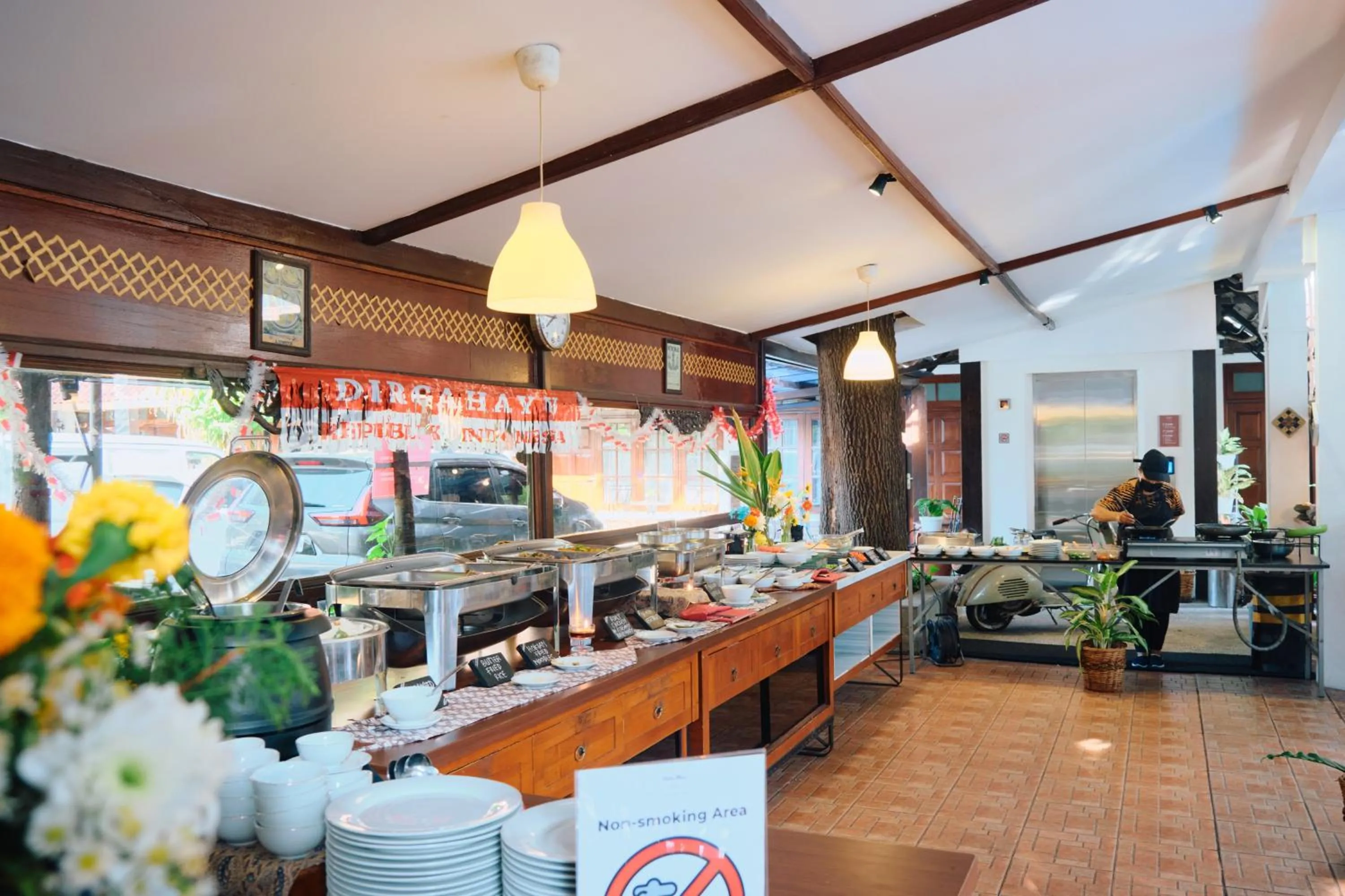 Restaurant/places to eat in Paku Mas Hotel