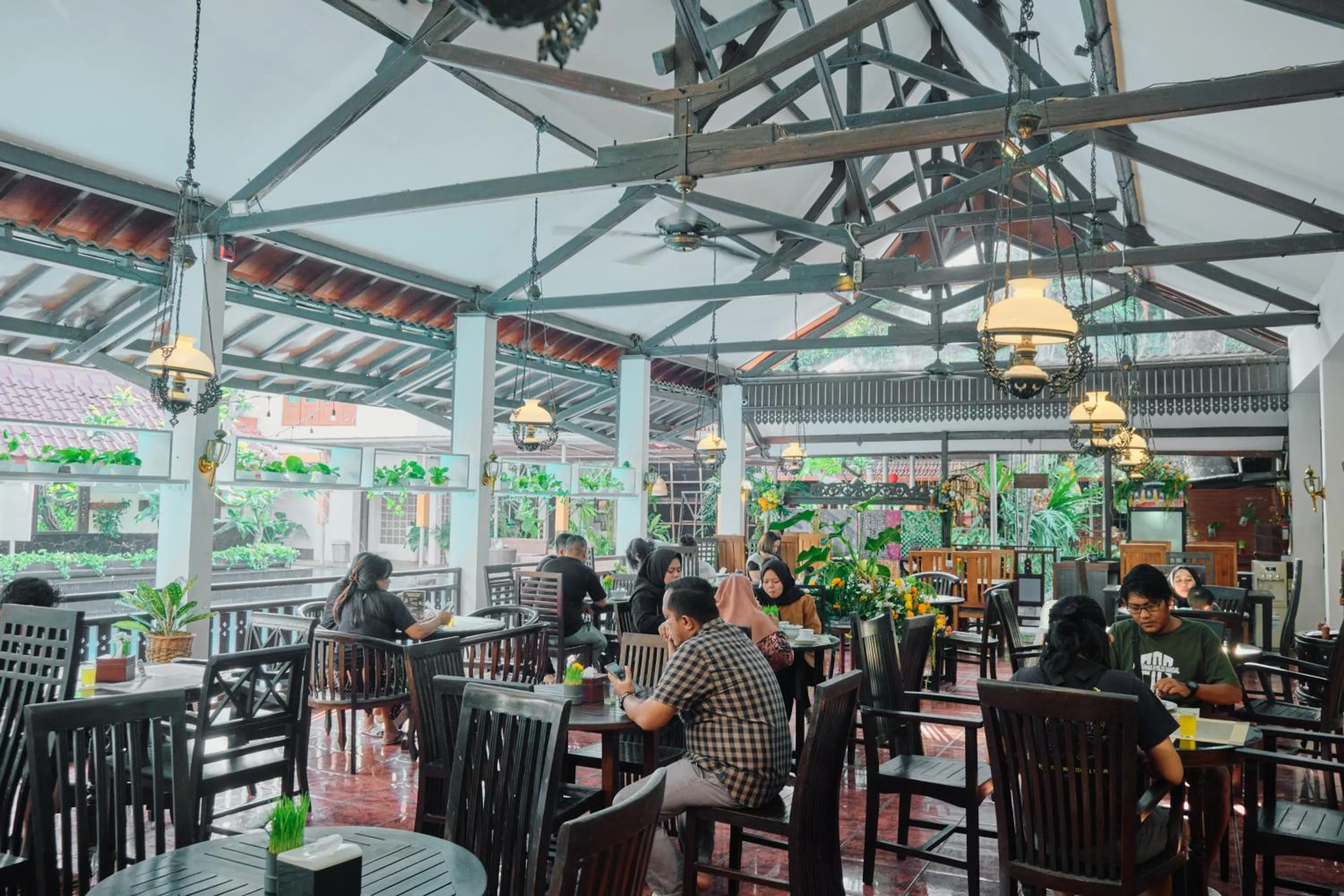 Restaurant/places to eat in Paku Mas Hotel