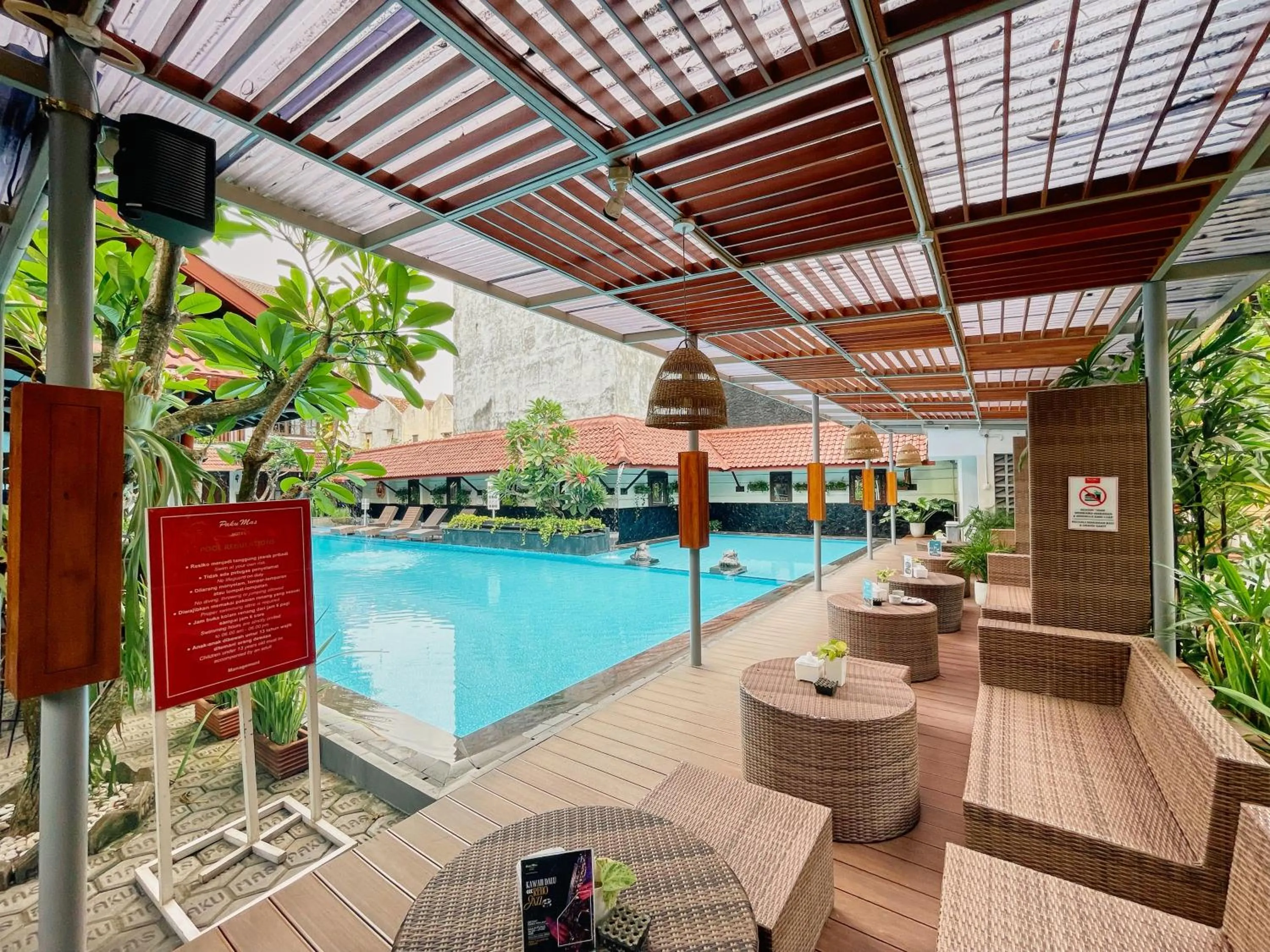 Restaurant/places to eat in Paku Mas Hotel