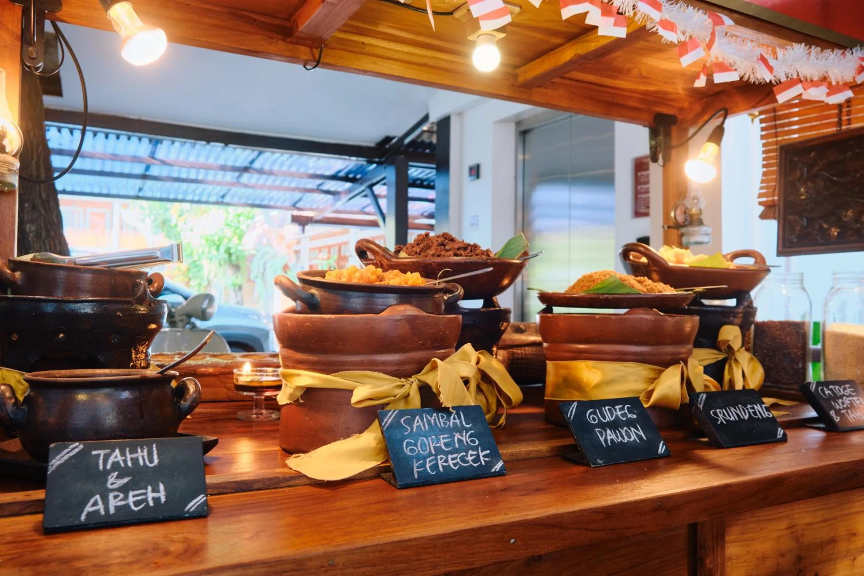 Restaurant/places to eat in Paku Mas Hotel