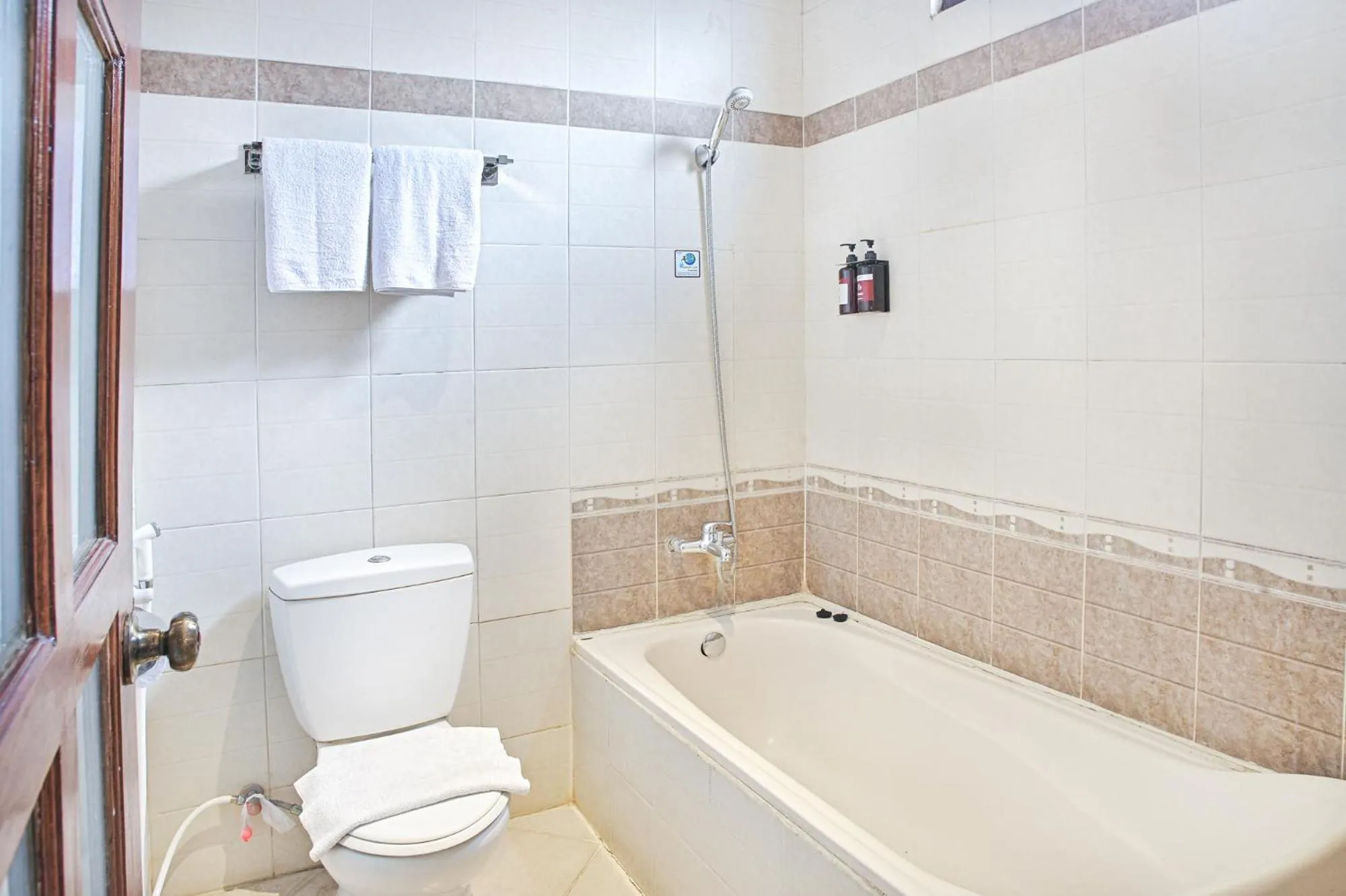 Bathroom in Paku Mas Hotel