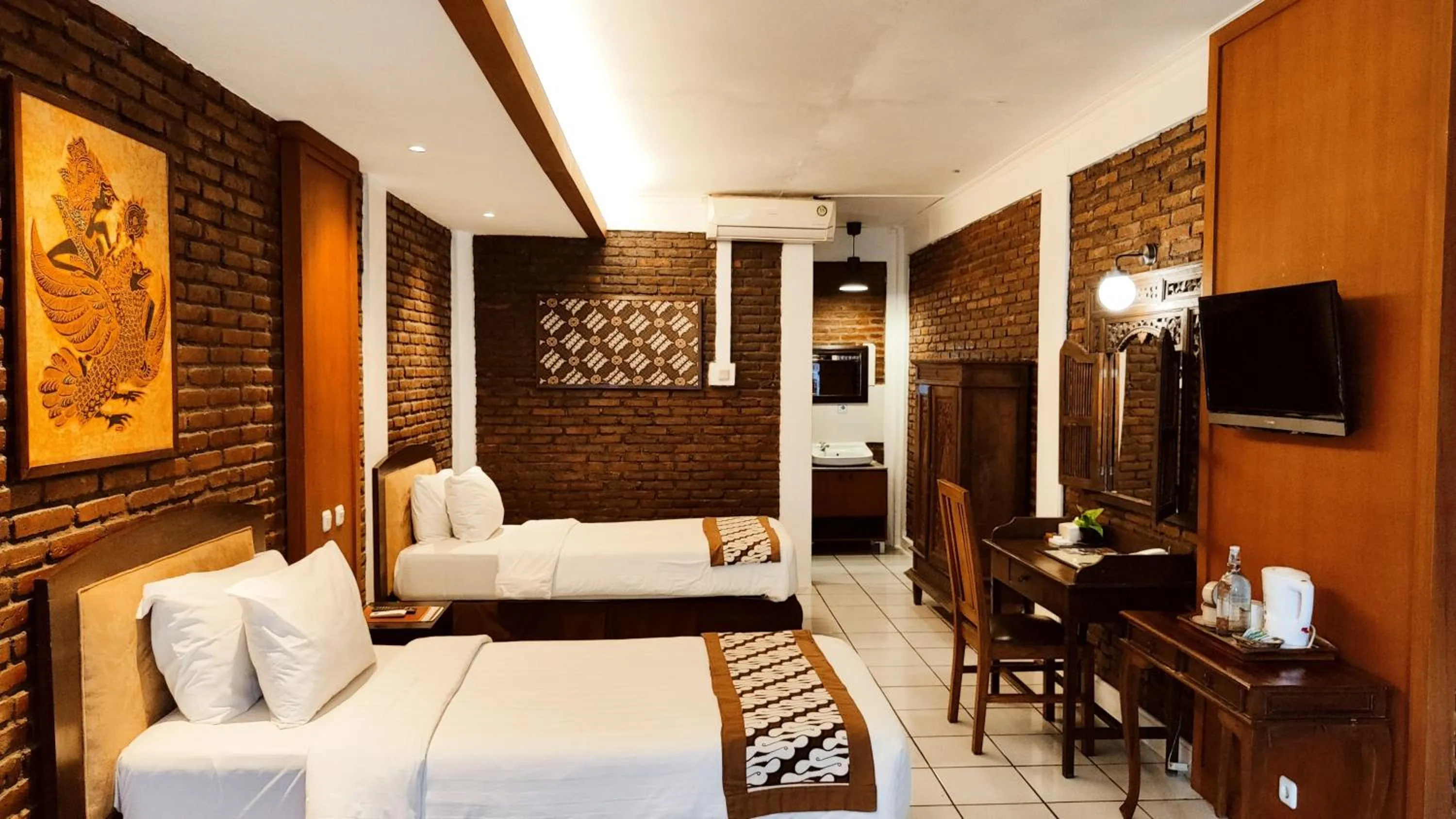 Bedroom, Bed in Paku Mas Hotel