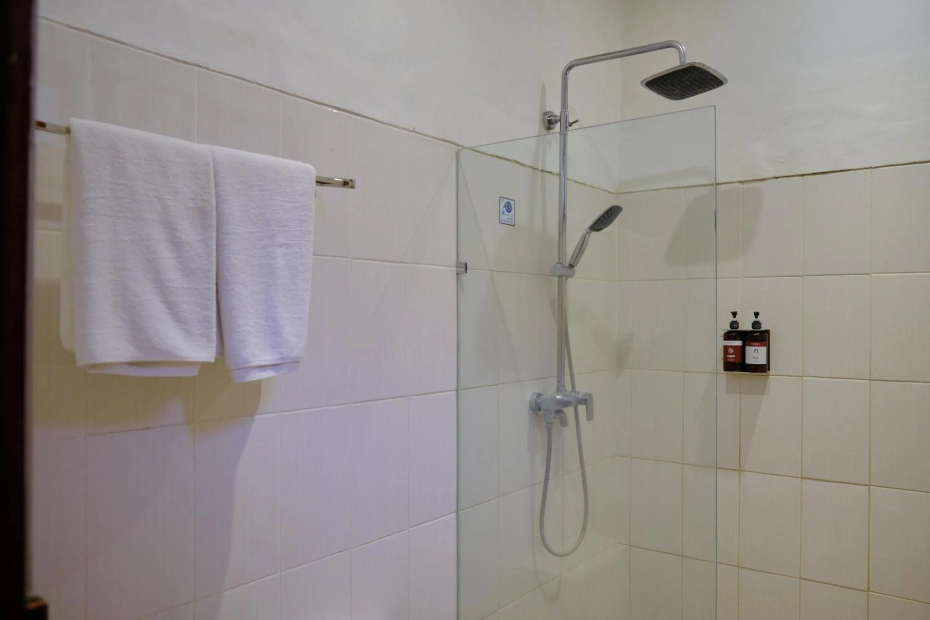 Bathroom in Paku Mas Hotel