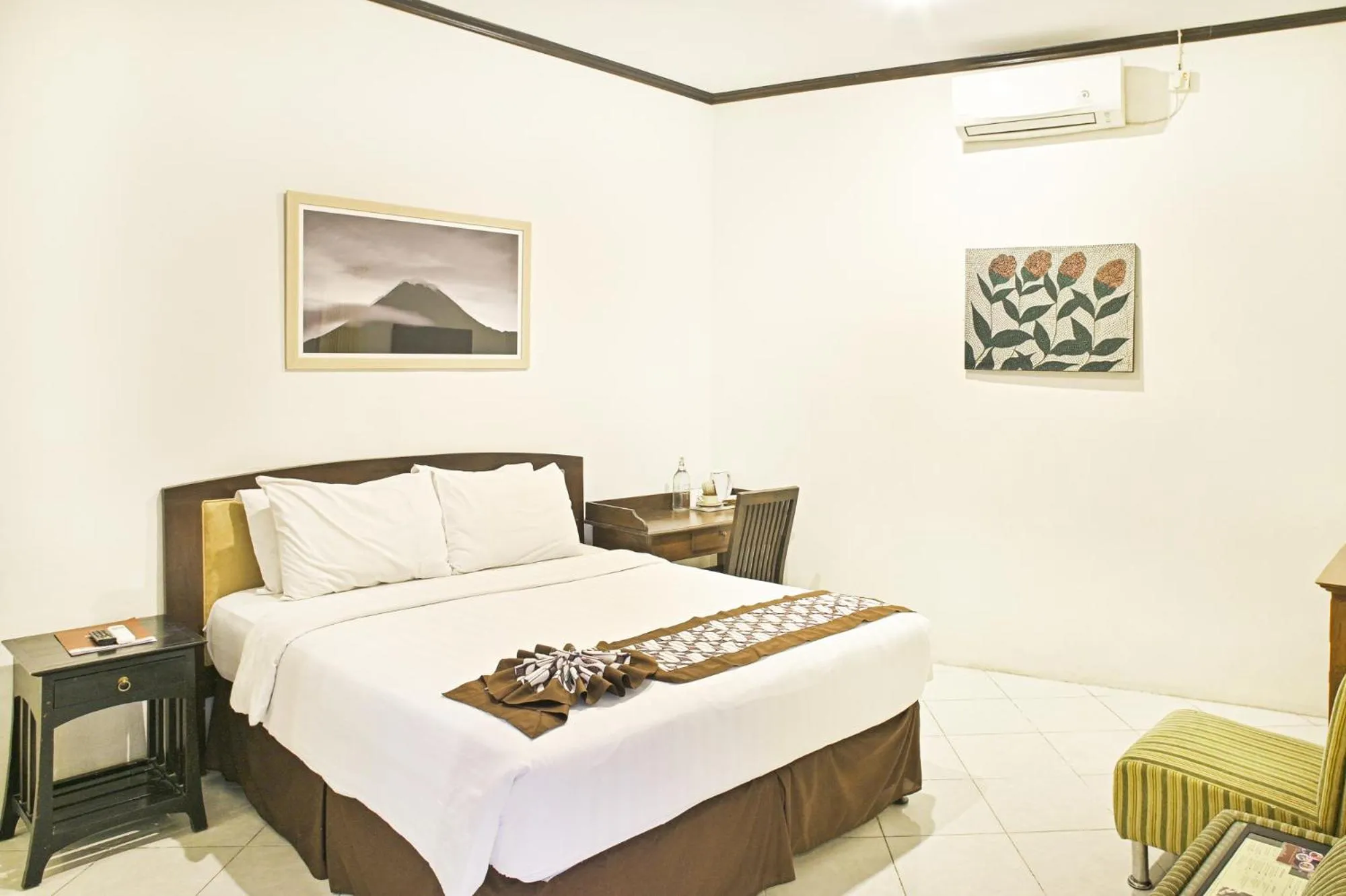 Bedroom, Bed in Paku Mas Hotel