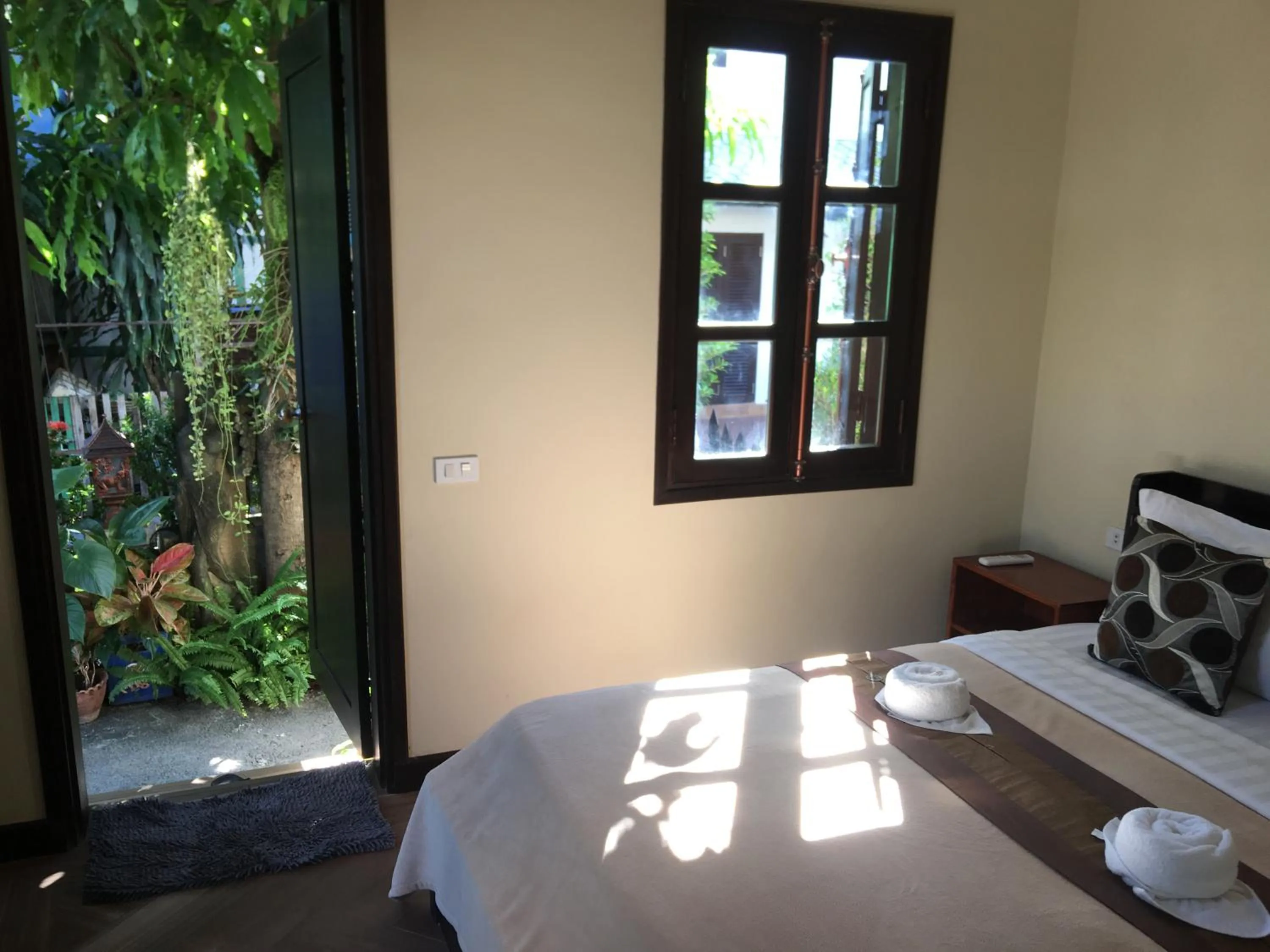 Facade/entrance, Bed in Mali House