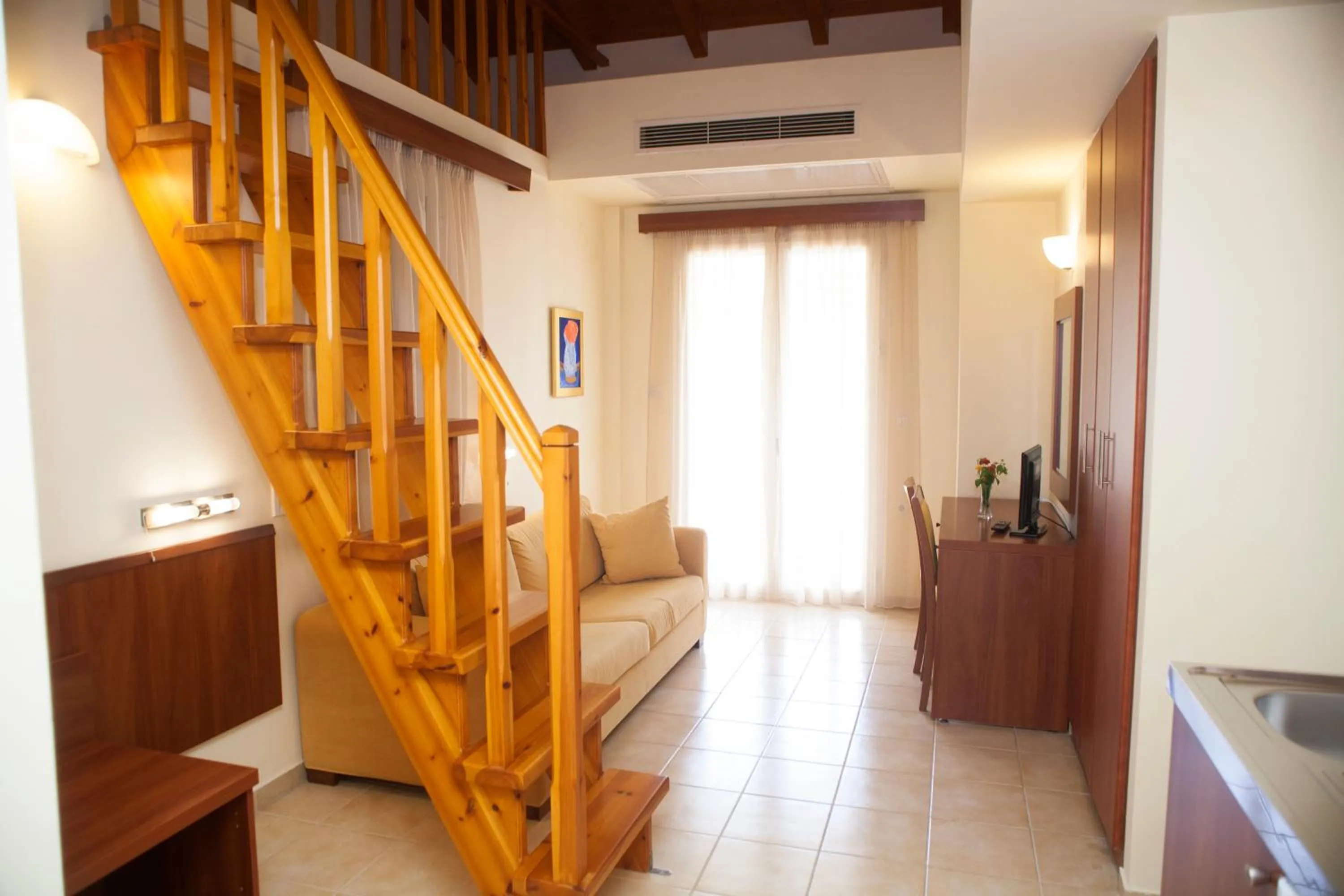 TV and multimedia in Summertime Inn