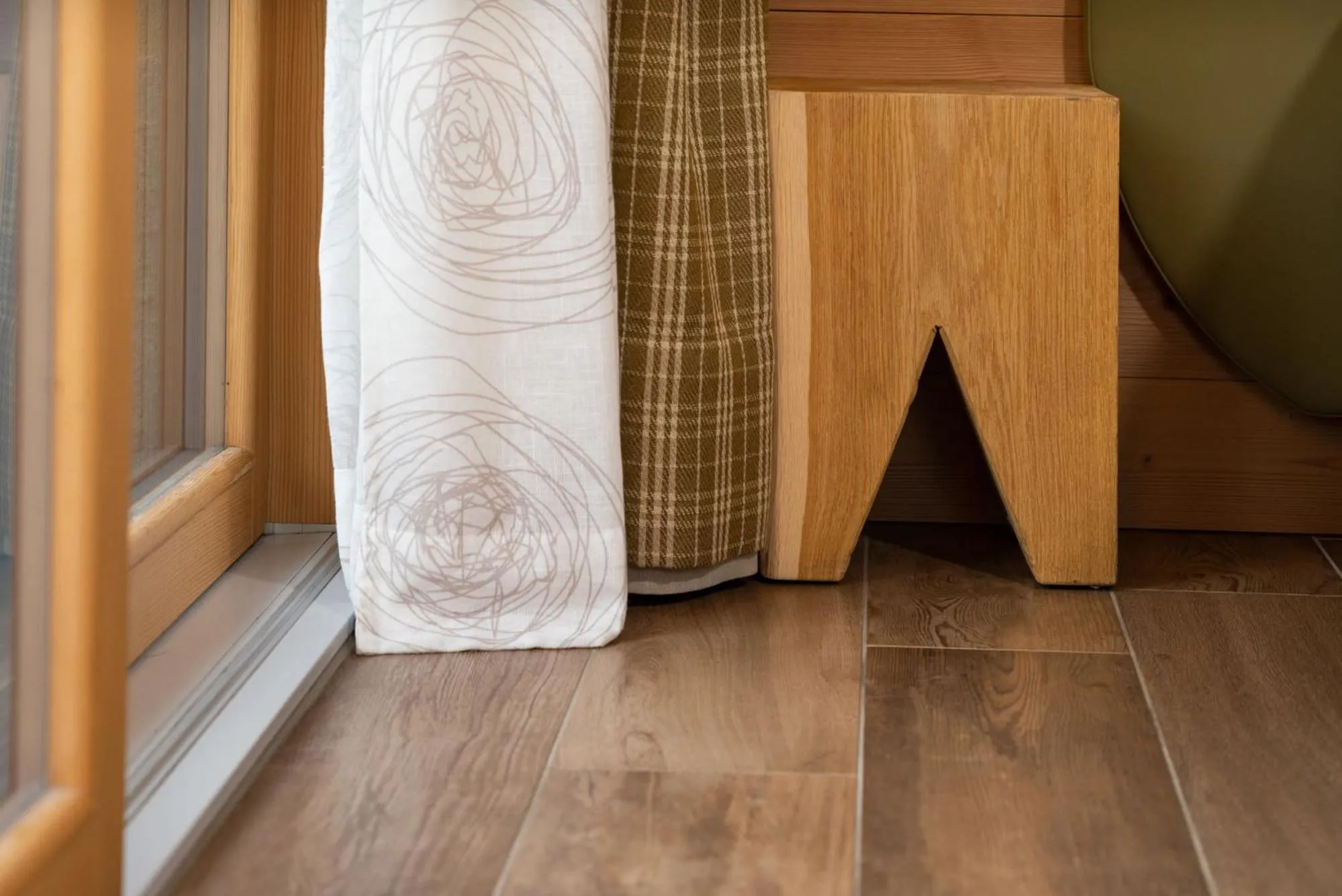 wardrobe in Green Rose