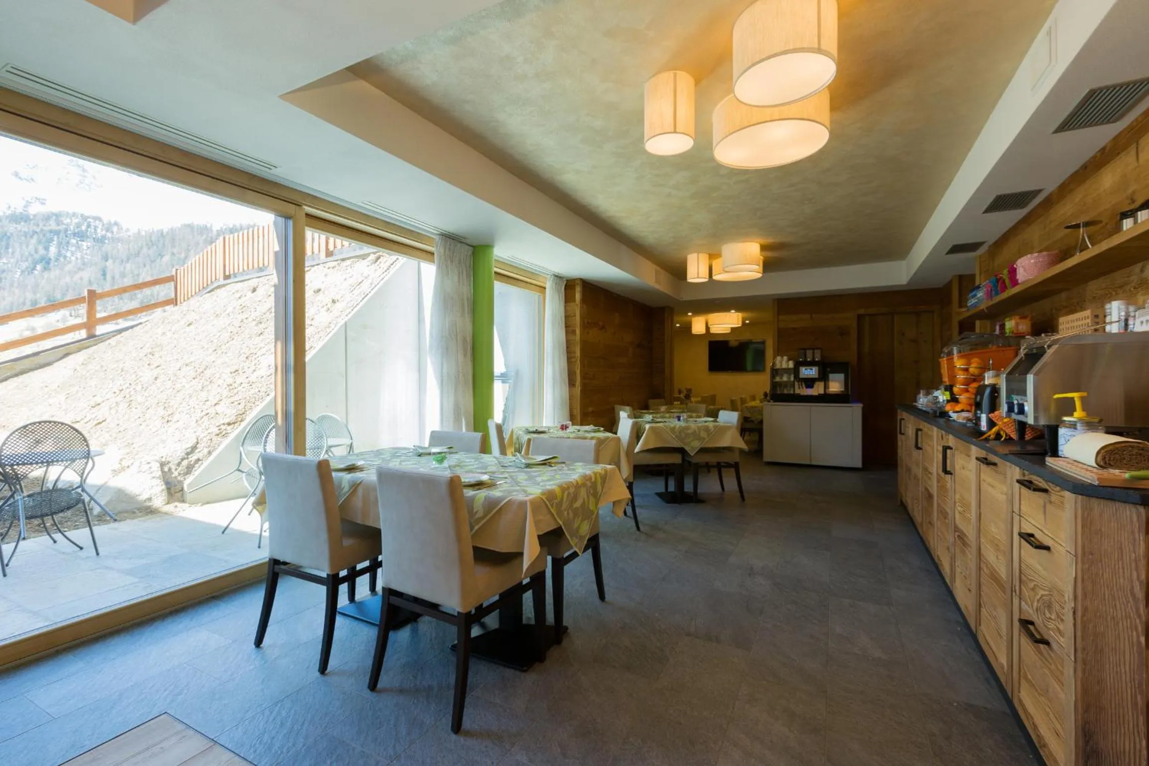 Lounge or bar in Green Rose