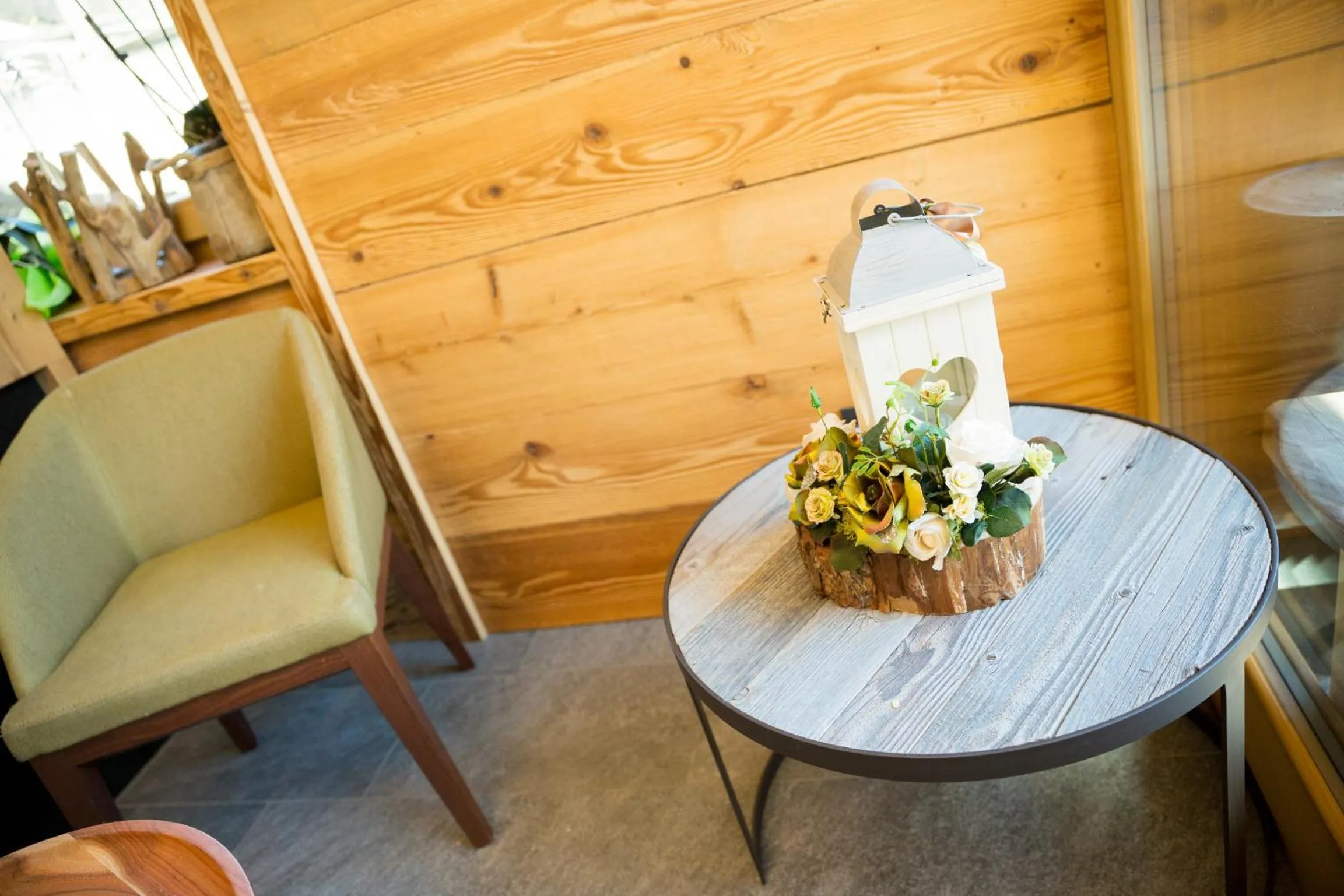 Communal lounge/ TV room in Green Rose