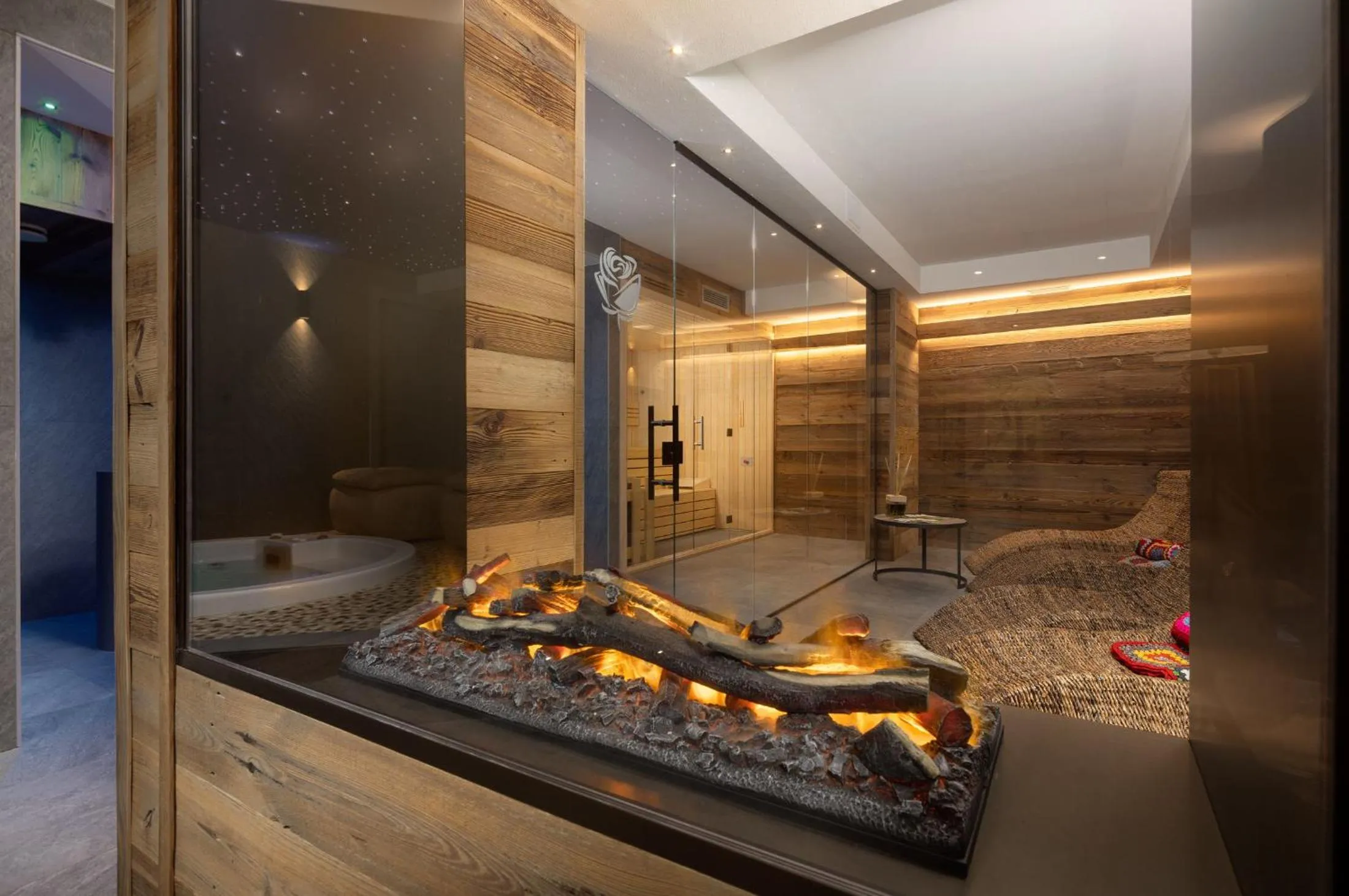 Swimming pool in Green Rose