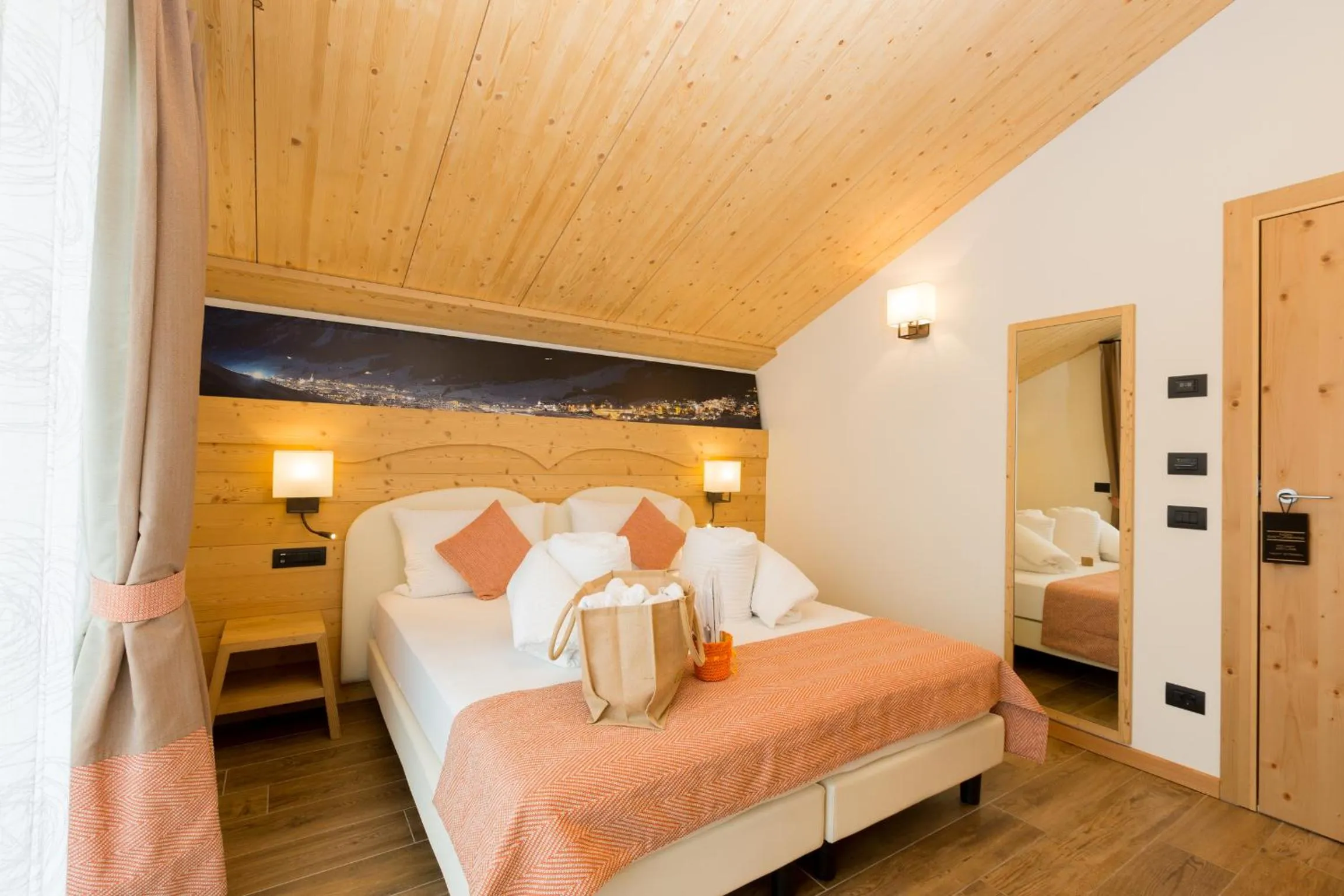 Shower, Bed in Green Rose